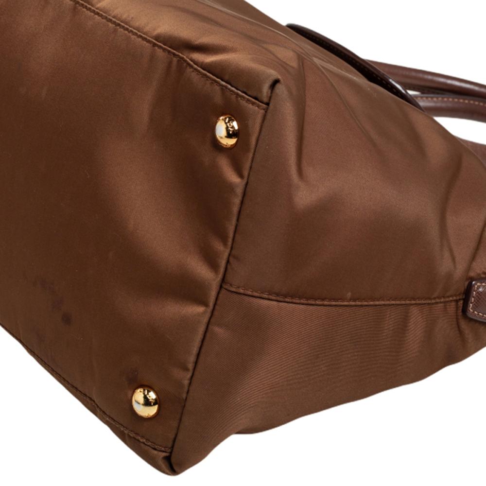 Prada Braune Tessuto-Tote aus Nylon und Saffiano-Leder mit Reißverschluss 4