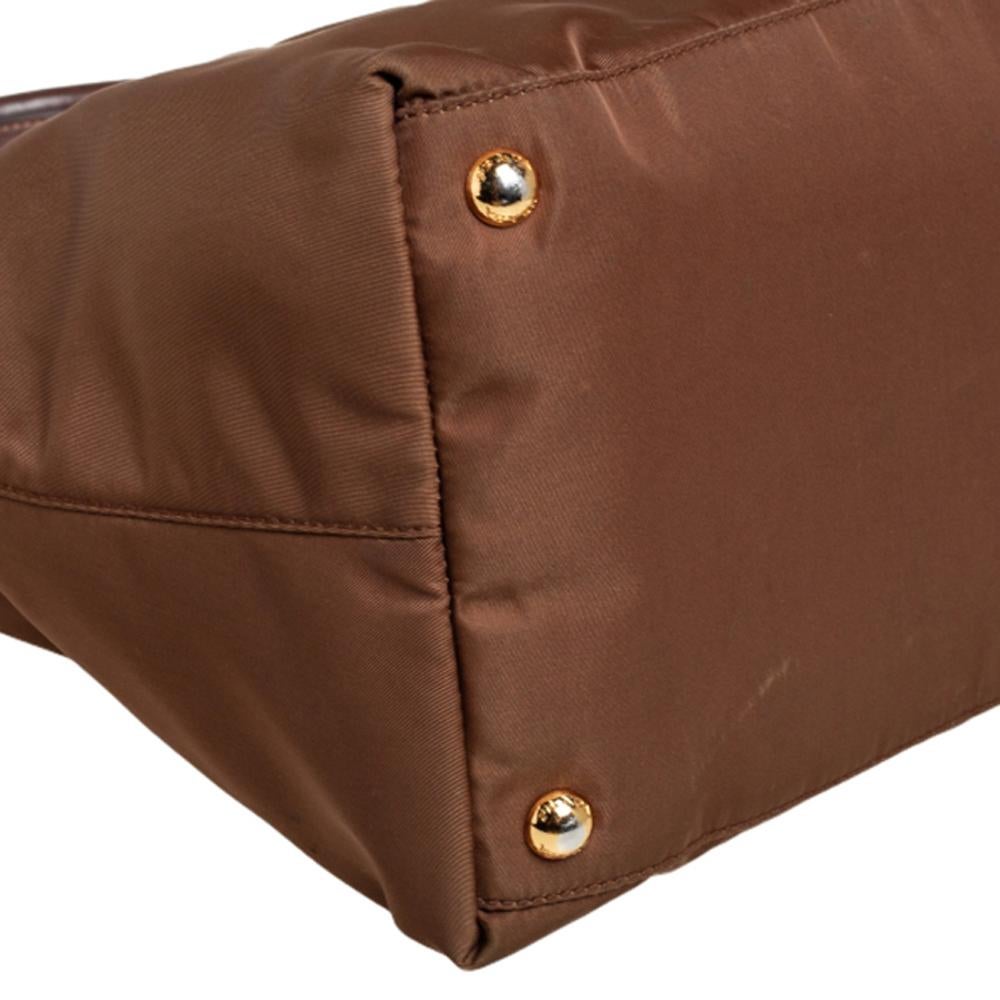 Prada Braune Tessuto-Tote aus Nylon und Saffiano-Leder mit Reißverschluss 5