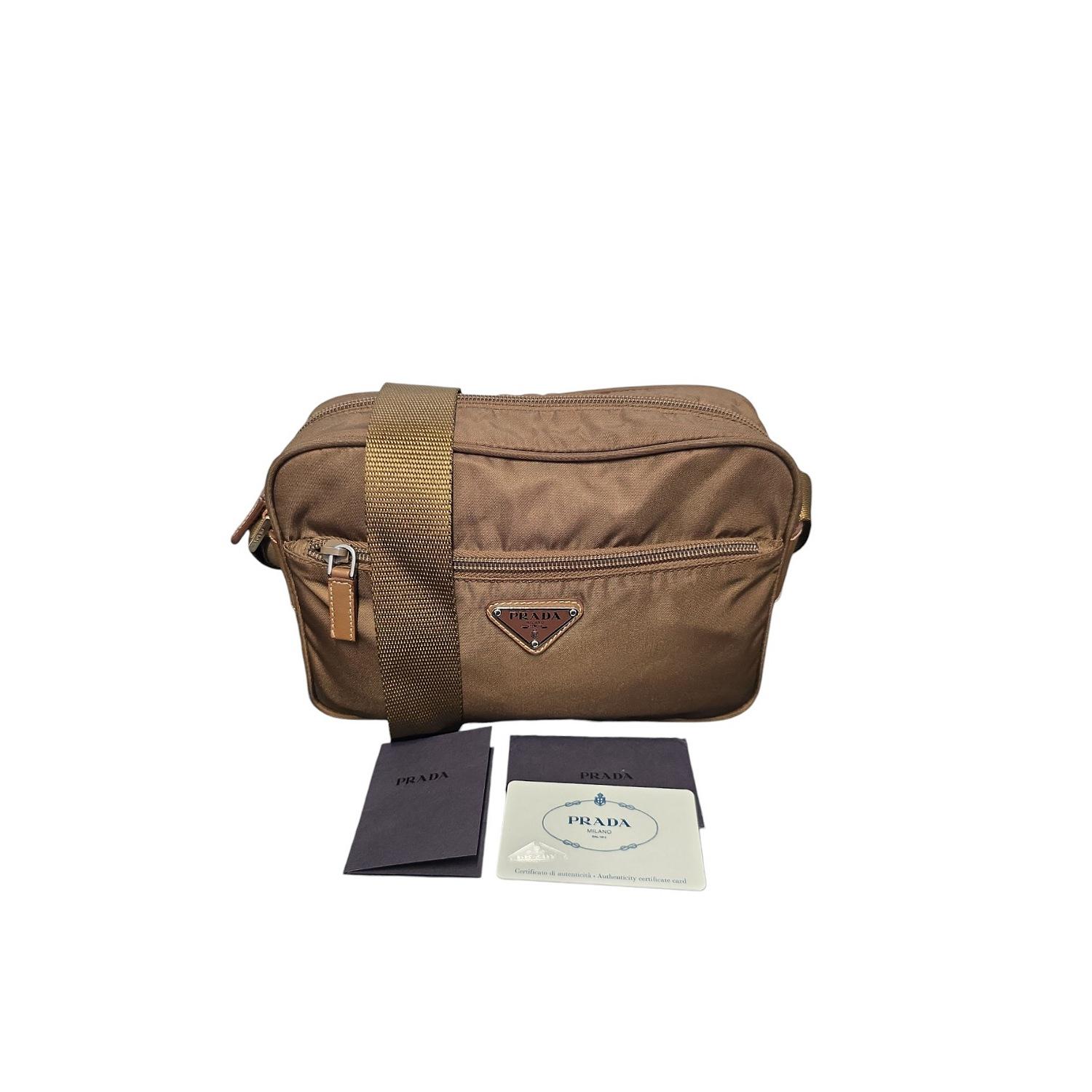 Prada Brown Tessuto Nylon Crossbody Messenger Bag en vente 5