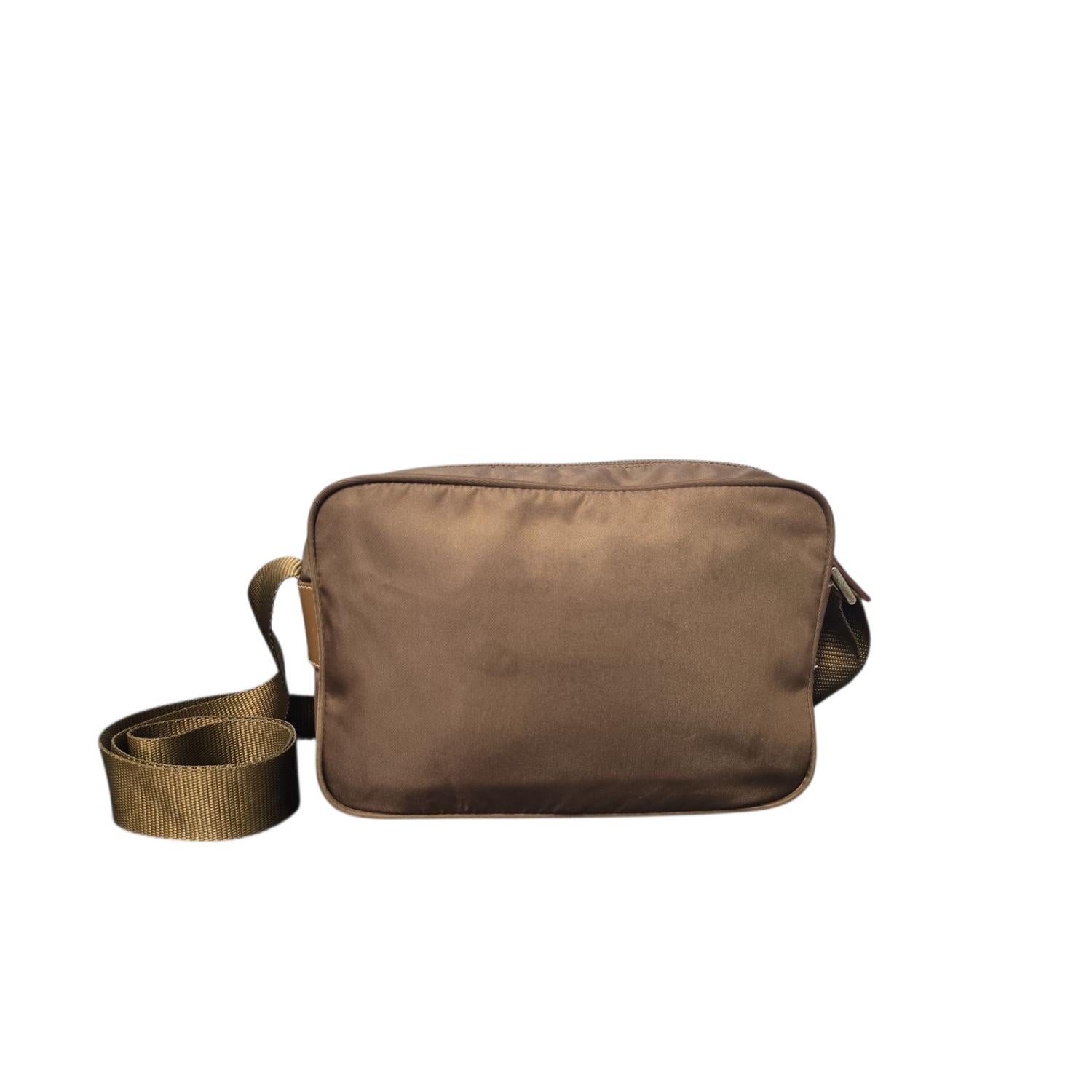 Marron Prada Brown Tessuto Nylon Crossbody Messenger Bag en vente