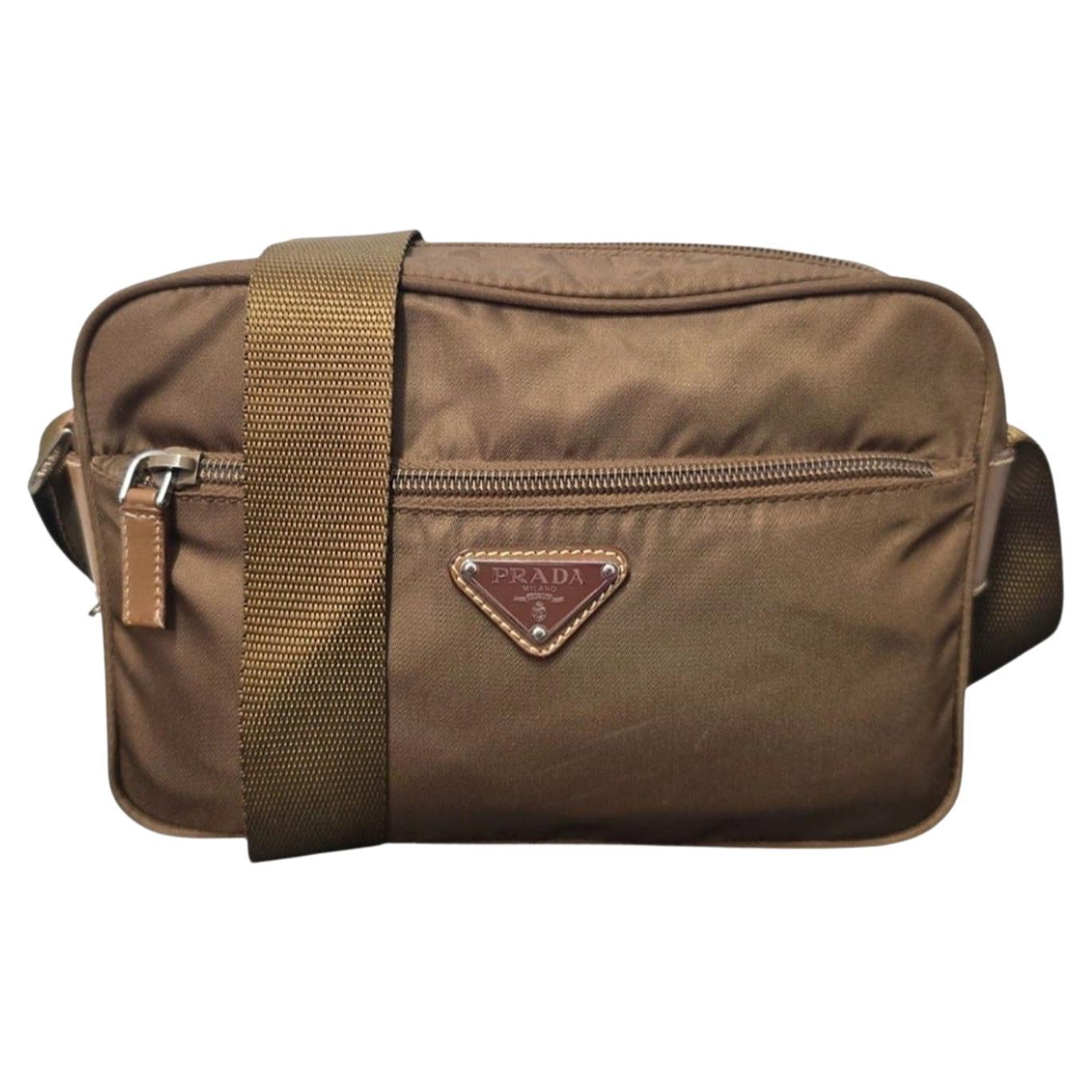 Prada Brown Tessuto Nylon Crossbody Messenger Bag en vente