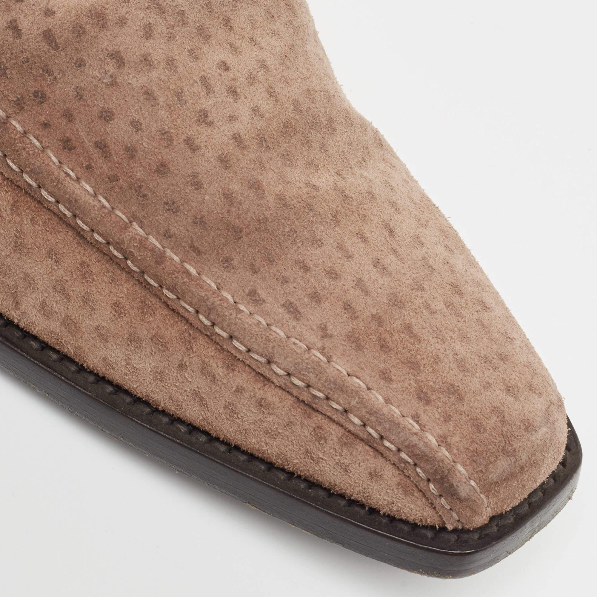 Prada - Mocassins en daim texturé Brown - Taille 43 en vente 2