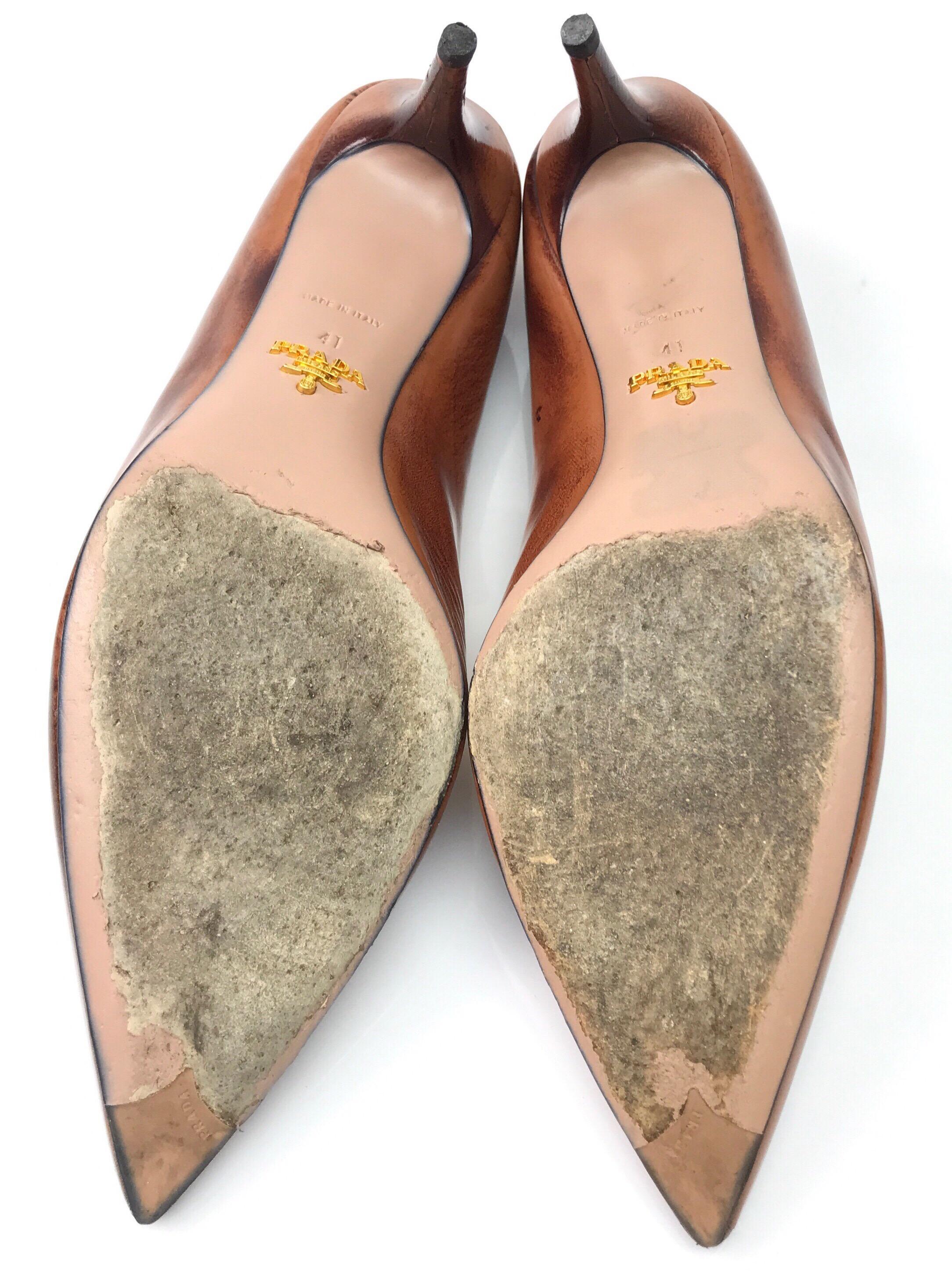 PRADA Brown Unfinished Patent Pointed Toe Heel - 41 In Excellent Condition In West Palm Beach, FL
