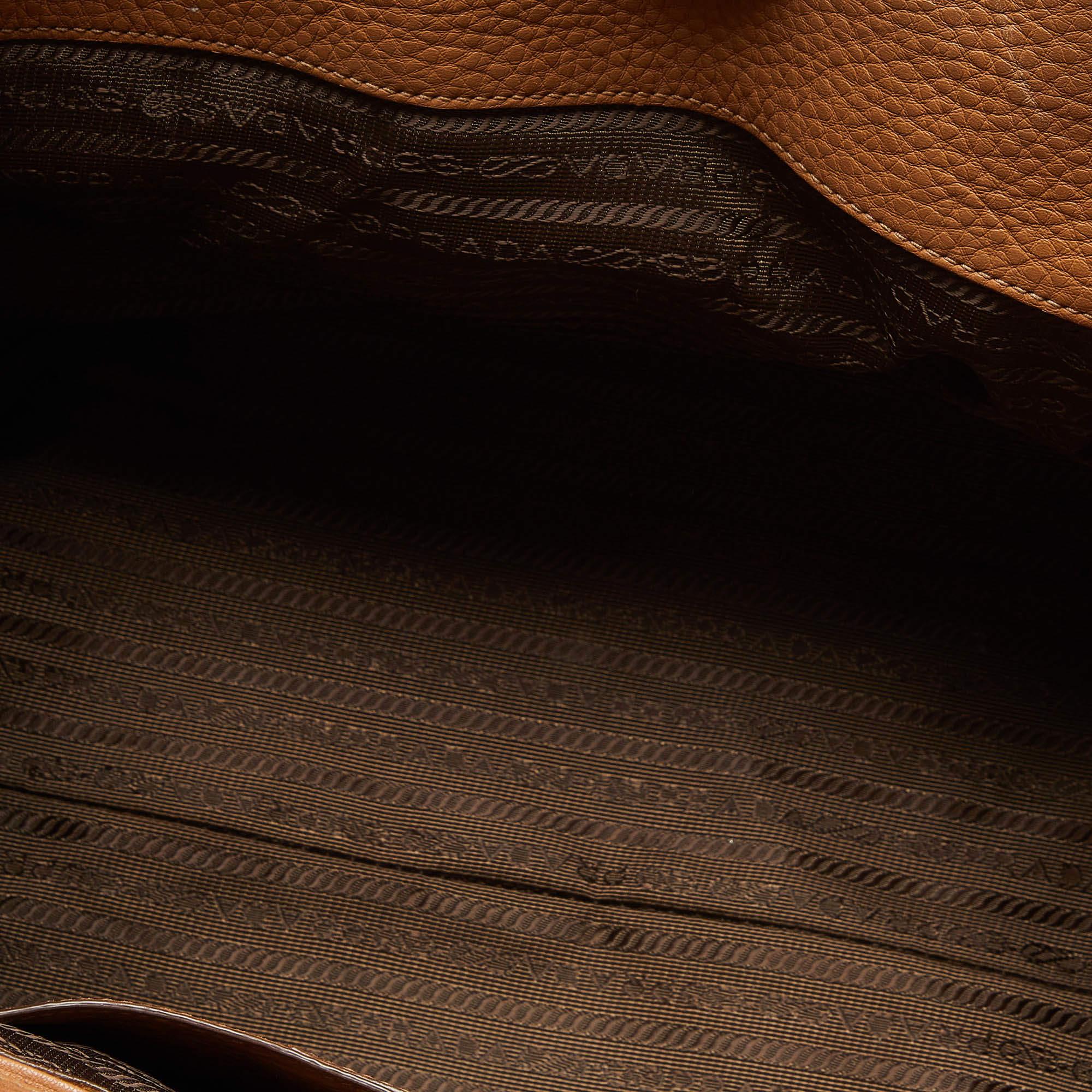 Prada Brown Vitello Daino Leather Tote In Fair Condition For Sale In Dubai, Al Qouz 2