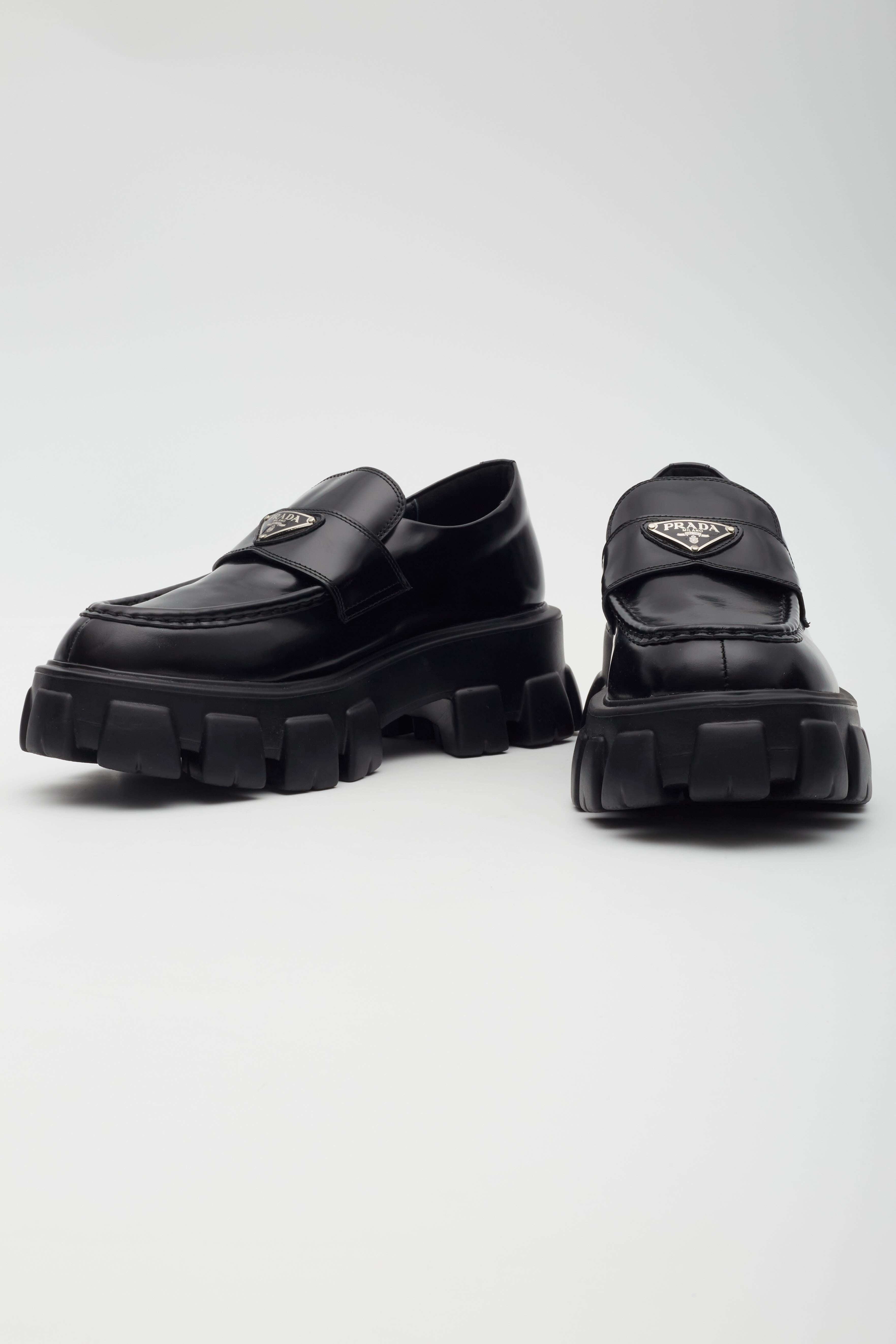 Prada Brushed Leather Black Monolith Loafer Women's EU 39 In Excellent Condition In Montreal, Quebec