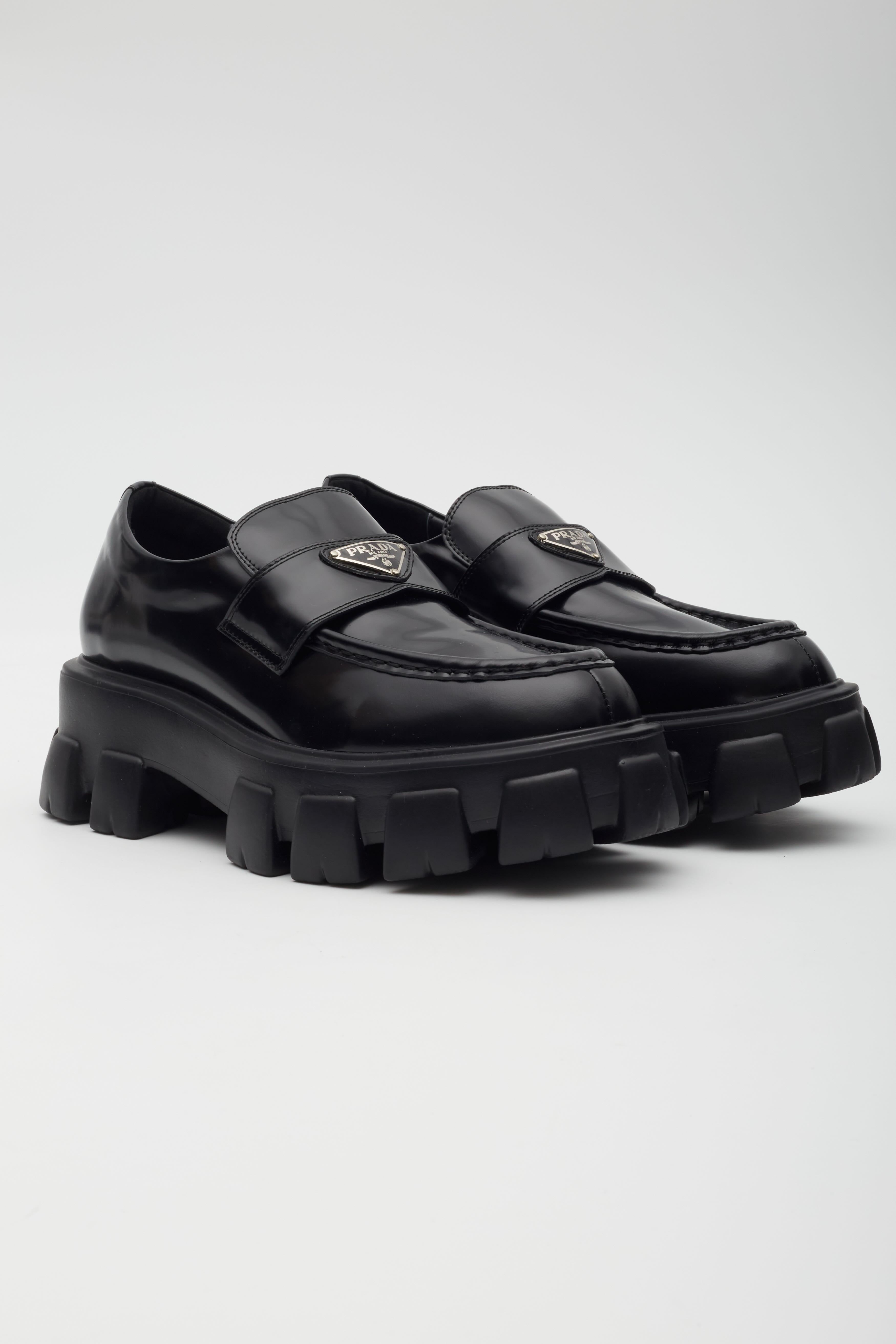 Color: Black
Material: Calfskin leather

Size: 40 EU
Platform Height:  30 mm / 1.2