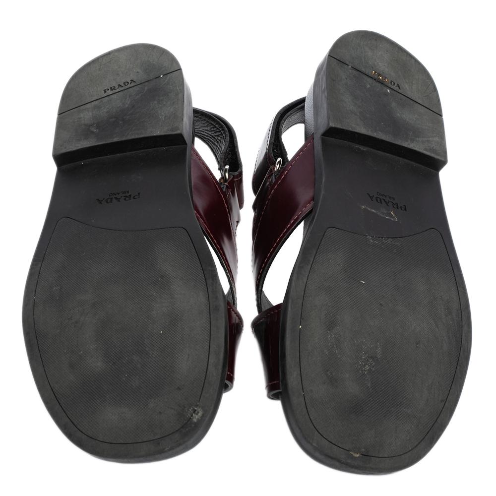 Prada Burgundy/Black Leather Crisscross Strap Sandals Size 37 In Good Condition In Dubai, Al Qouz 2