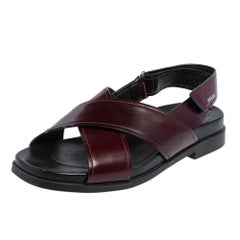 Prada Burgund/Schwarzes Leder Crisscross Riemen-Sandalen Größe 37