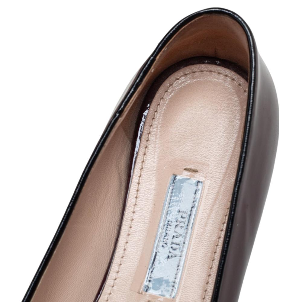 Prada Burgundy/Black Patent Leather Slip On Smoking Slipper Size 35 In Good Condition In Dubai, Al Qouz 2