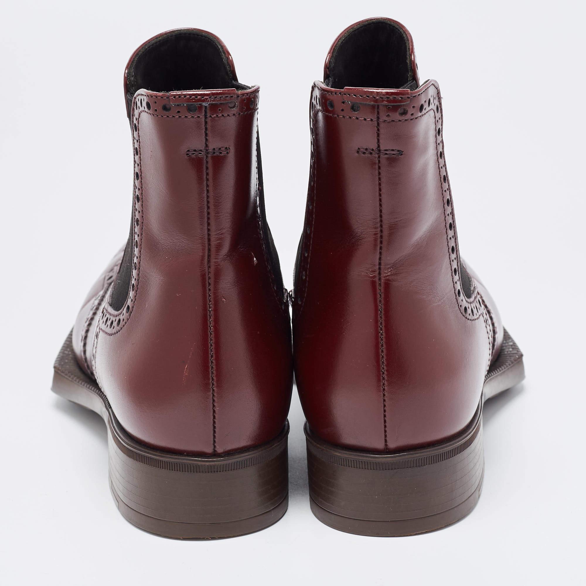 Prada Burgundy Leather Brogue Ankle Boots Size 38.5 In Good Condition In Dubai, Al Qouz 2