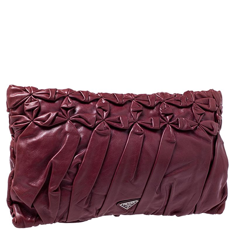 Prada Burgundy Nappa Gaufre Leather Clutch In Good Condition In Dubai, Al Qouz 2