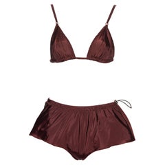 Zweiteiliges Bikini-Set aus bordeauxfarbenem Nylon-BH und Shorts von Prada:: SS 2001