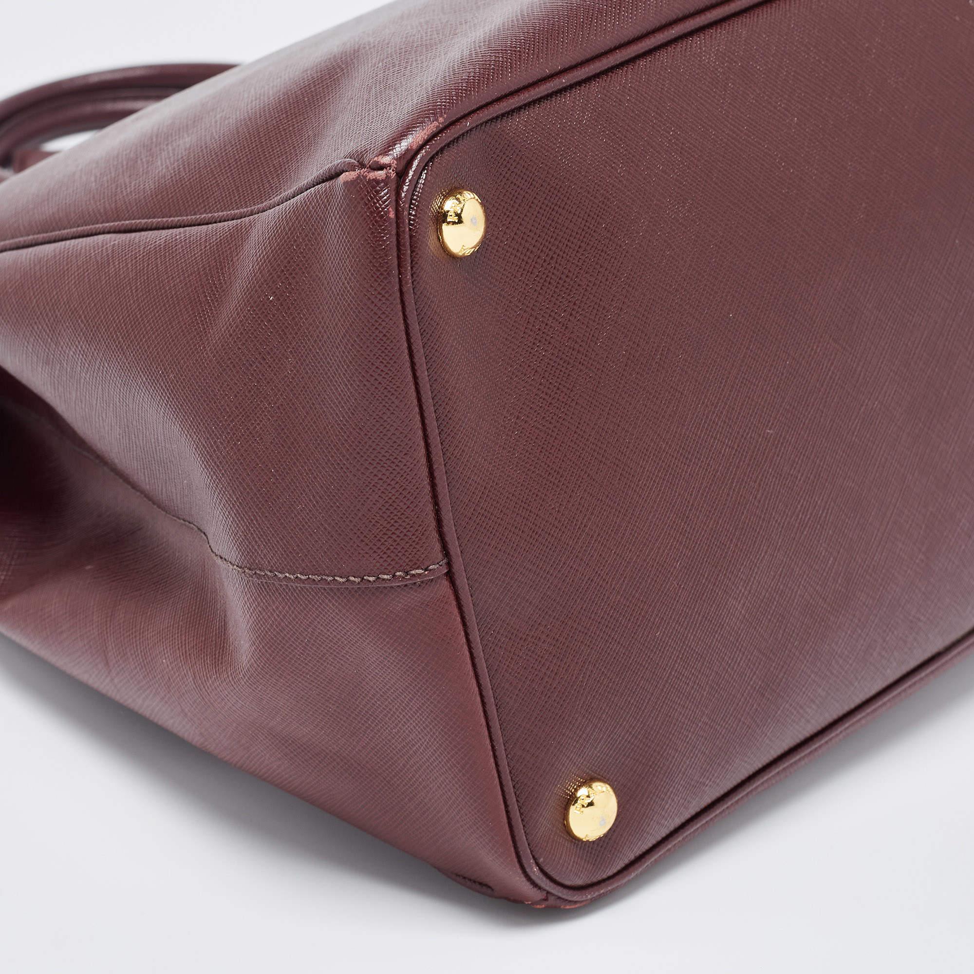 Prada Burgundy Saffiano Leather Extra Large Double Zip Executive Tote In Good Condition In Dubai, Al Qouz 2