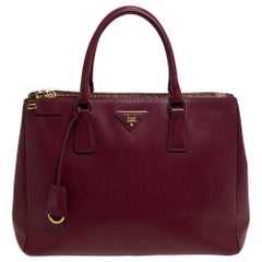 Prada Burgund Saffiano Lux Leder Medium Galleria Double Zip Tote
