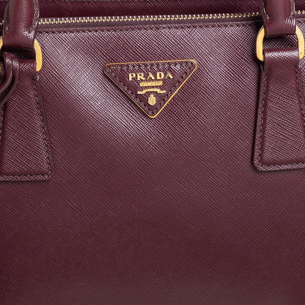 Prada Burgunderfarbene Saffiano Lux Leder Medium Galleria Tote aus Leder 2