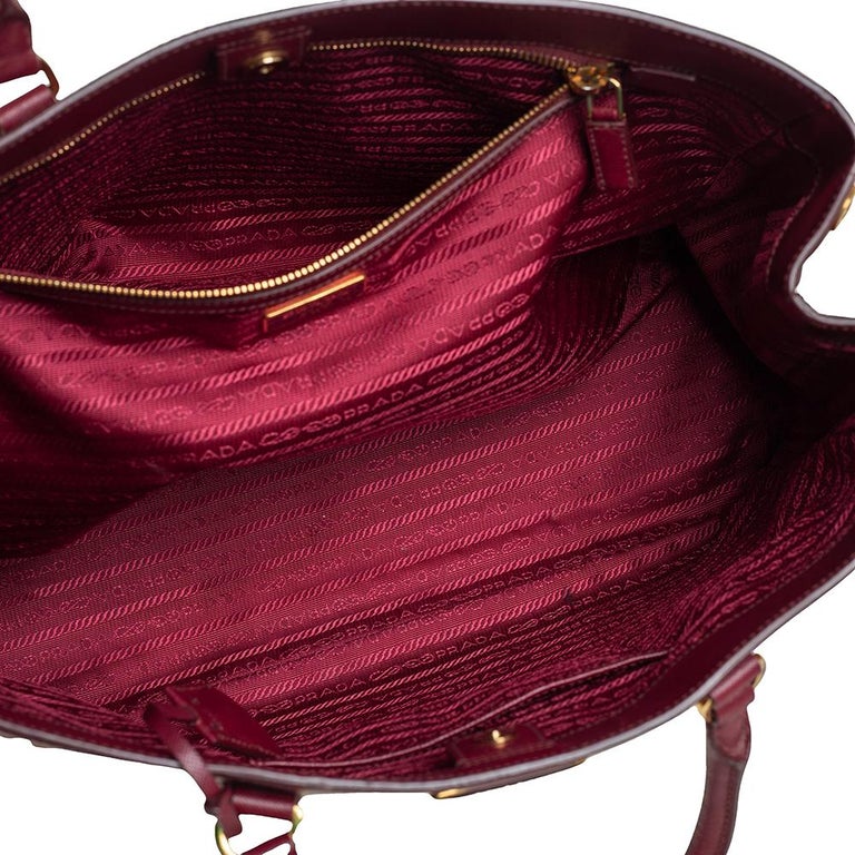 Galleria leather handbag Prada Burgundy in Leather - 30601089