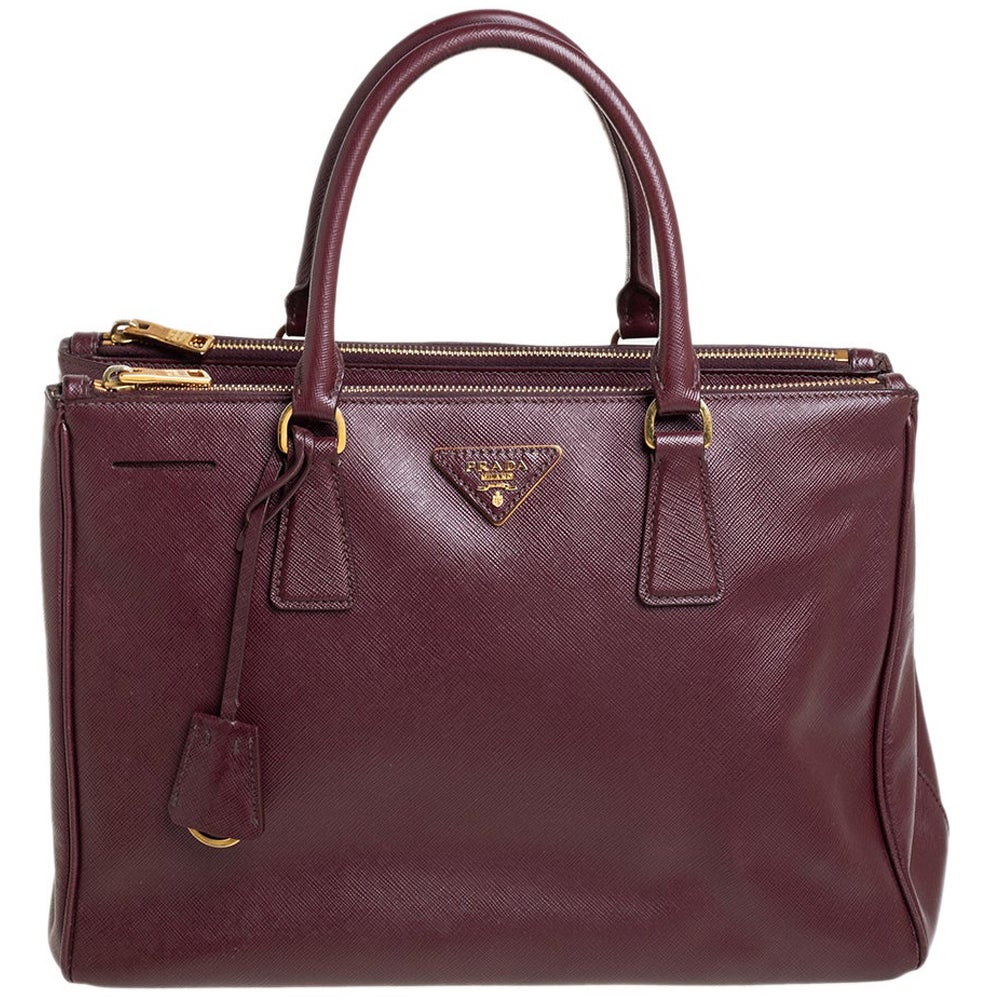 Prada Burgunderfarbene Saffiano Lux Leder Medium Galleria Tote aus Leder