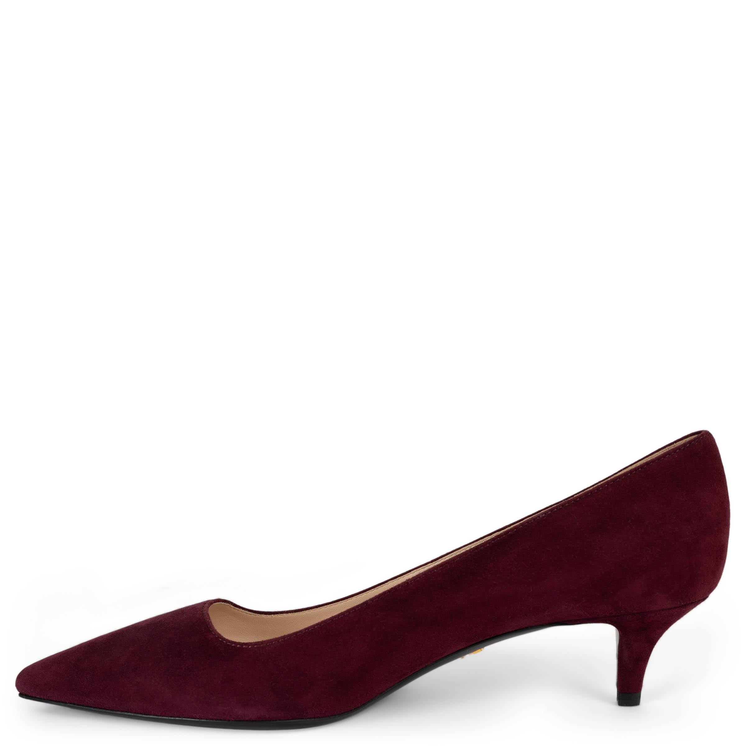 PRADA burgundy suede CLASSIC POINTED TOE Pumps Shoes 37.5 In Excellent Condition For Sale In Zürich, CH