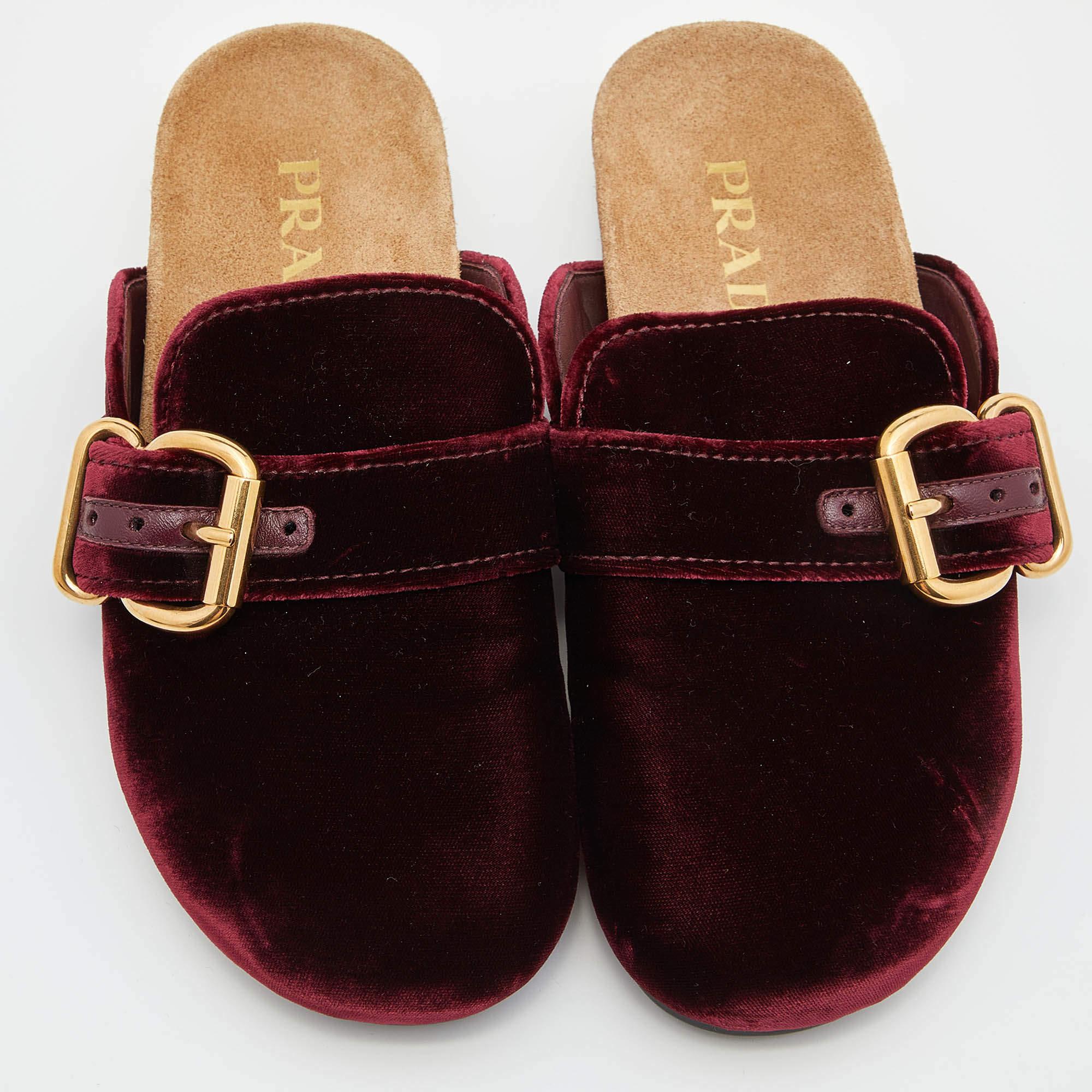 Prada brings you these minimal mules to complement your casual wear. The burgundy velvet construction has a round-toe silhouette and logo detail. Comfortable leather-lined insoles and durable outsoles complete this amazing pair.

