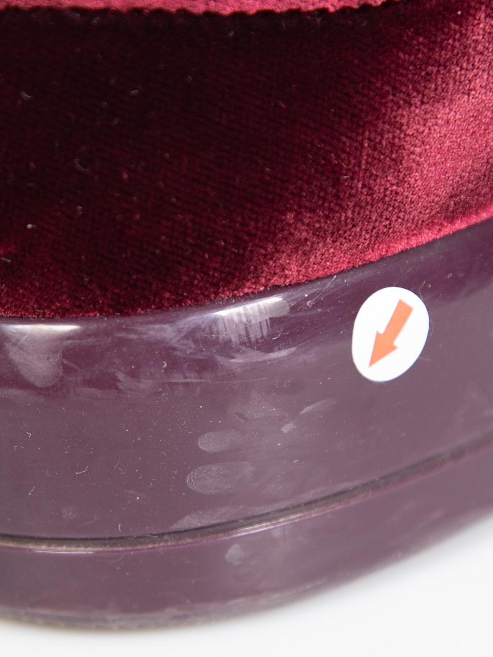 Prada, scarpe da ginnastica con plateau in velluto bordeaux, taglia IT 38 in vendita 1
