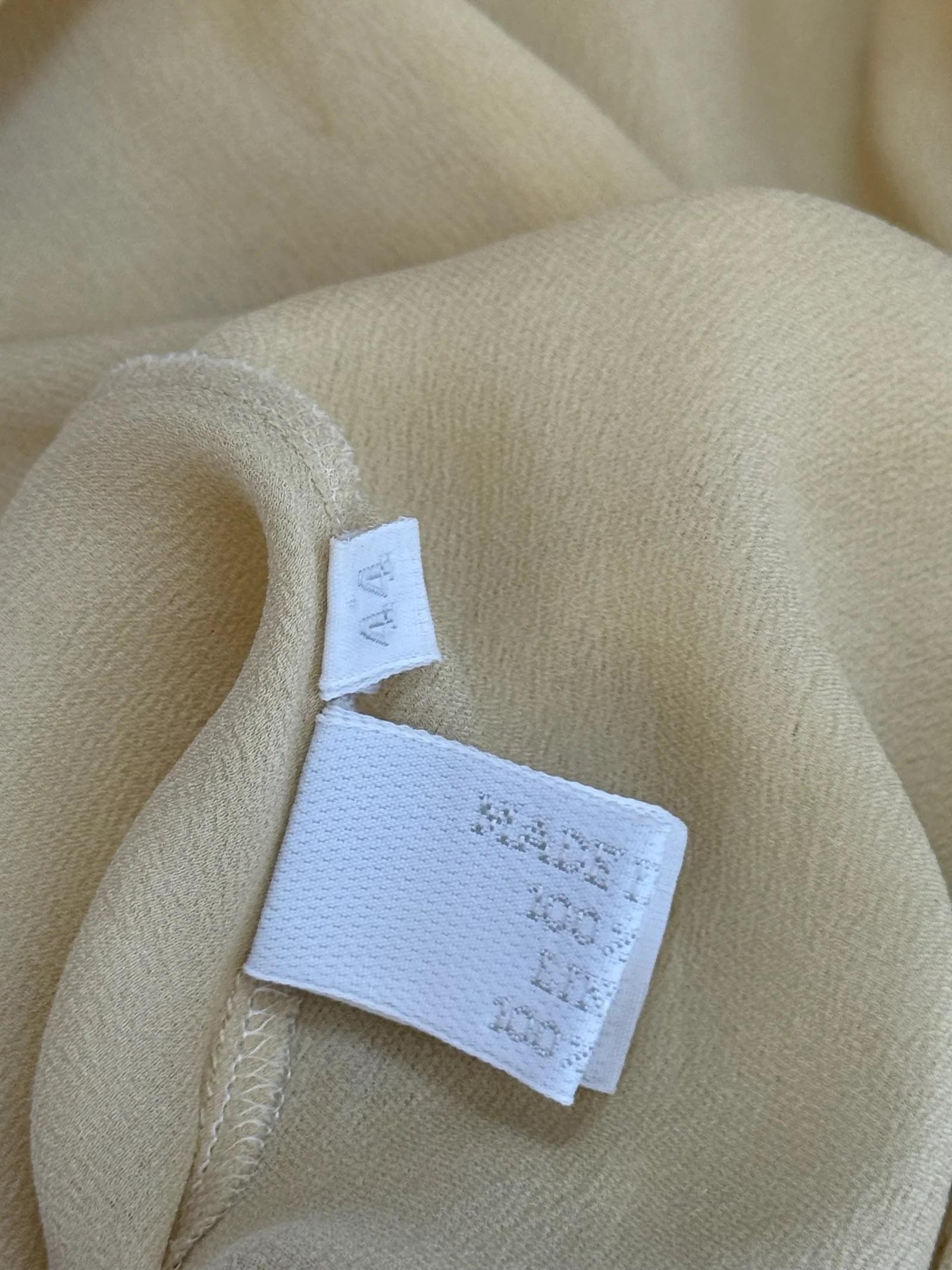 Robe en soie perlée jaune beurre de Prada, années 1990 en vente 5