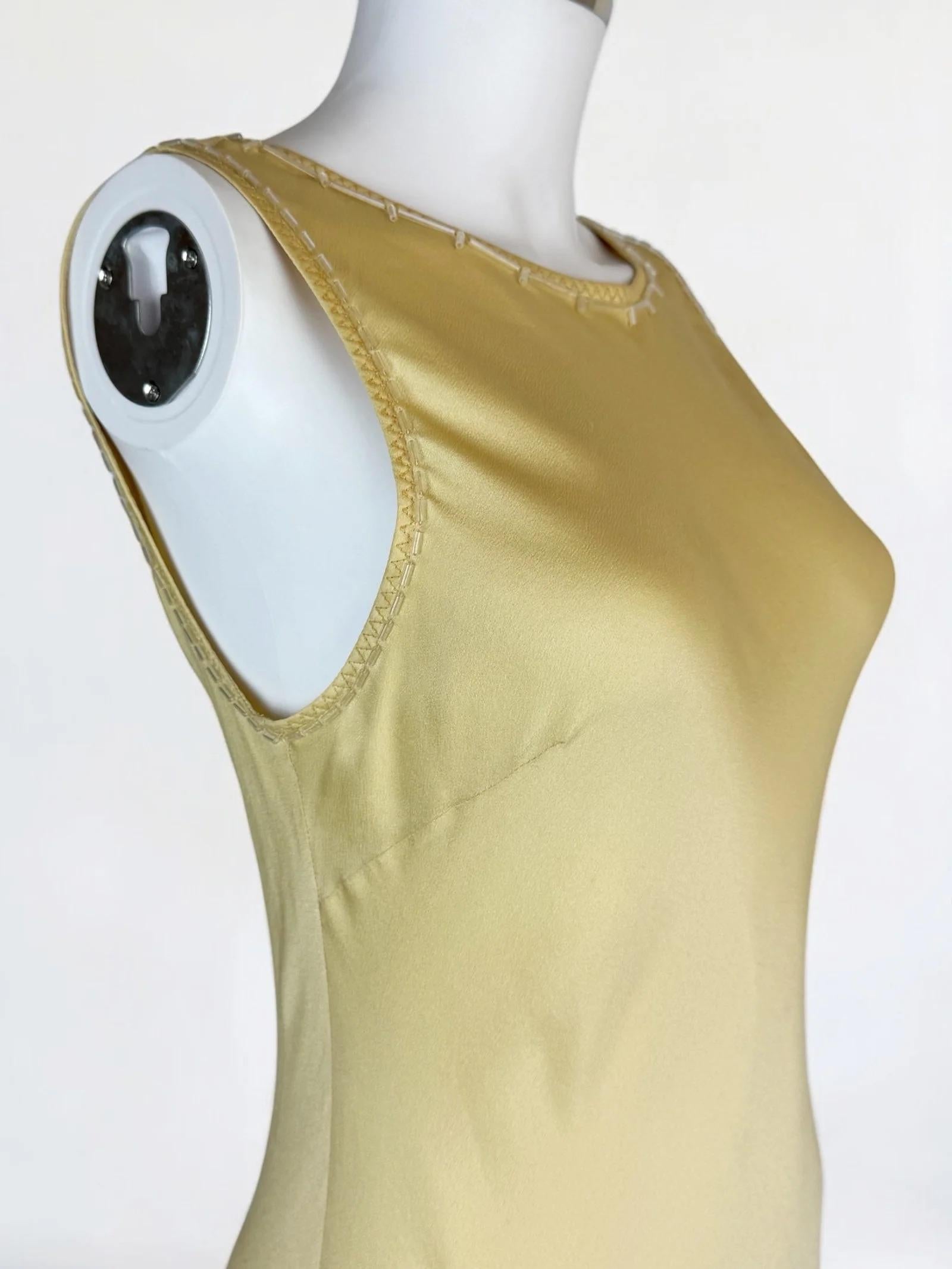 Beige Robe en soie perlée jaune beurre de Prada, années 1990 en vente
