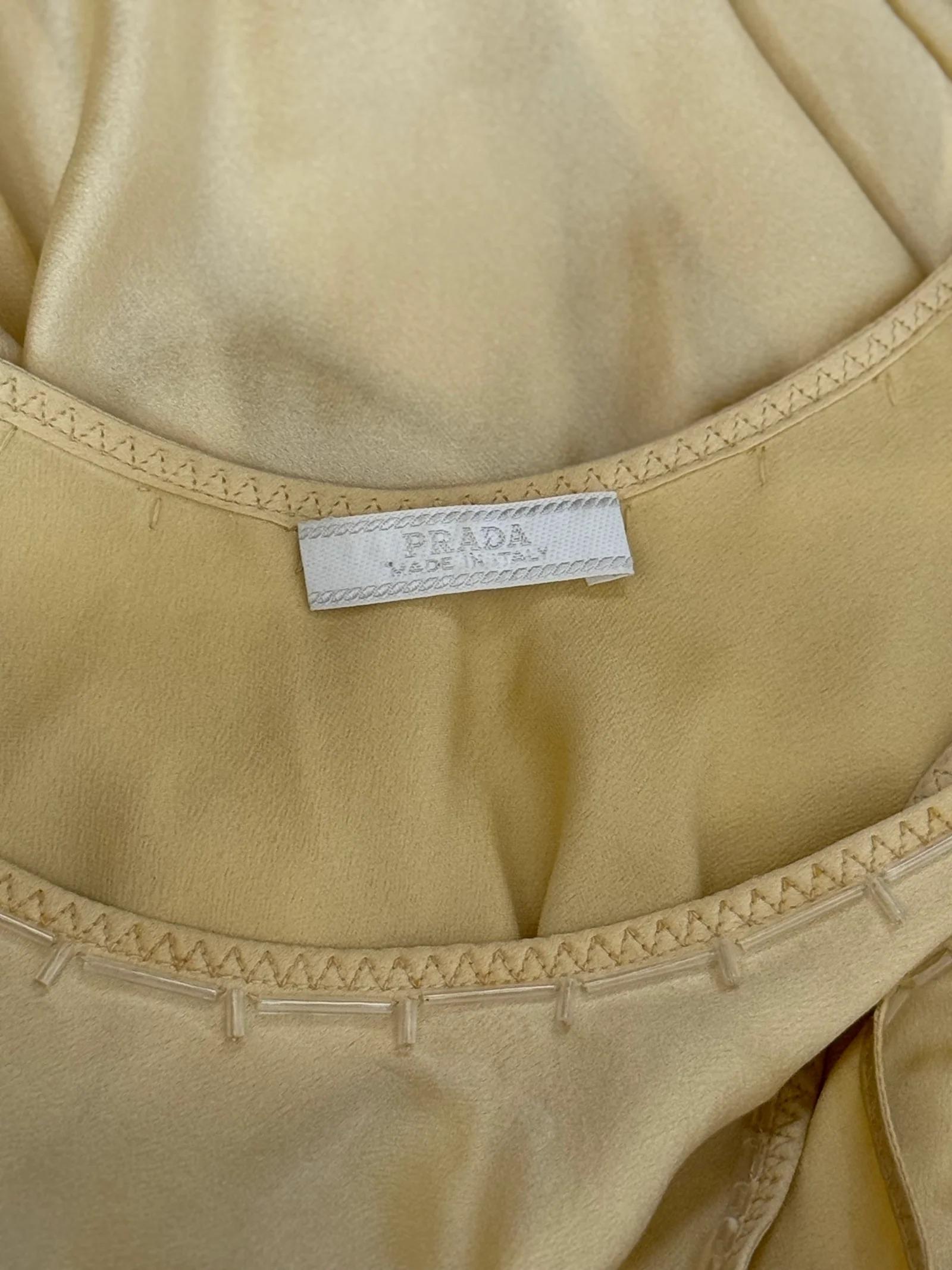 Robe en soie perlée jaune beurre de Prada, années 1990 en vente 3