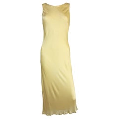 Robe en soie perlée jaune beurre de Prada, années 1990