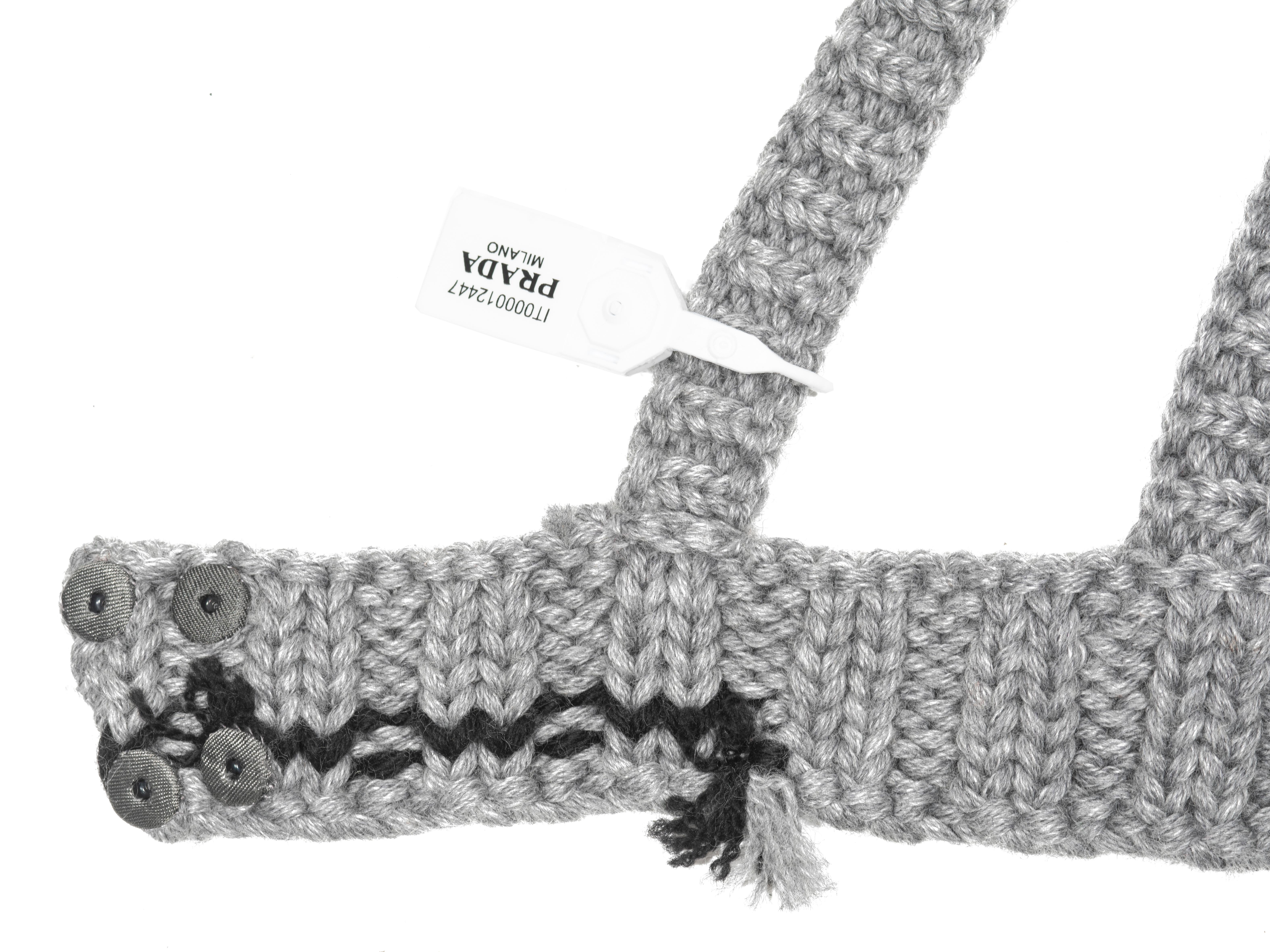 Haut soutien-gorge en laine crochetée grise et verte Prada par Miuccia Prada, A/H 2017 en vente 7