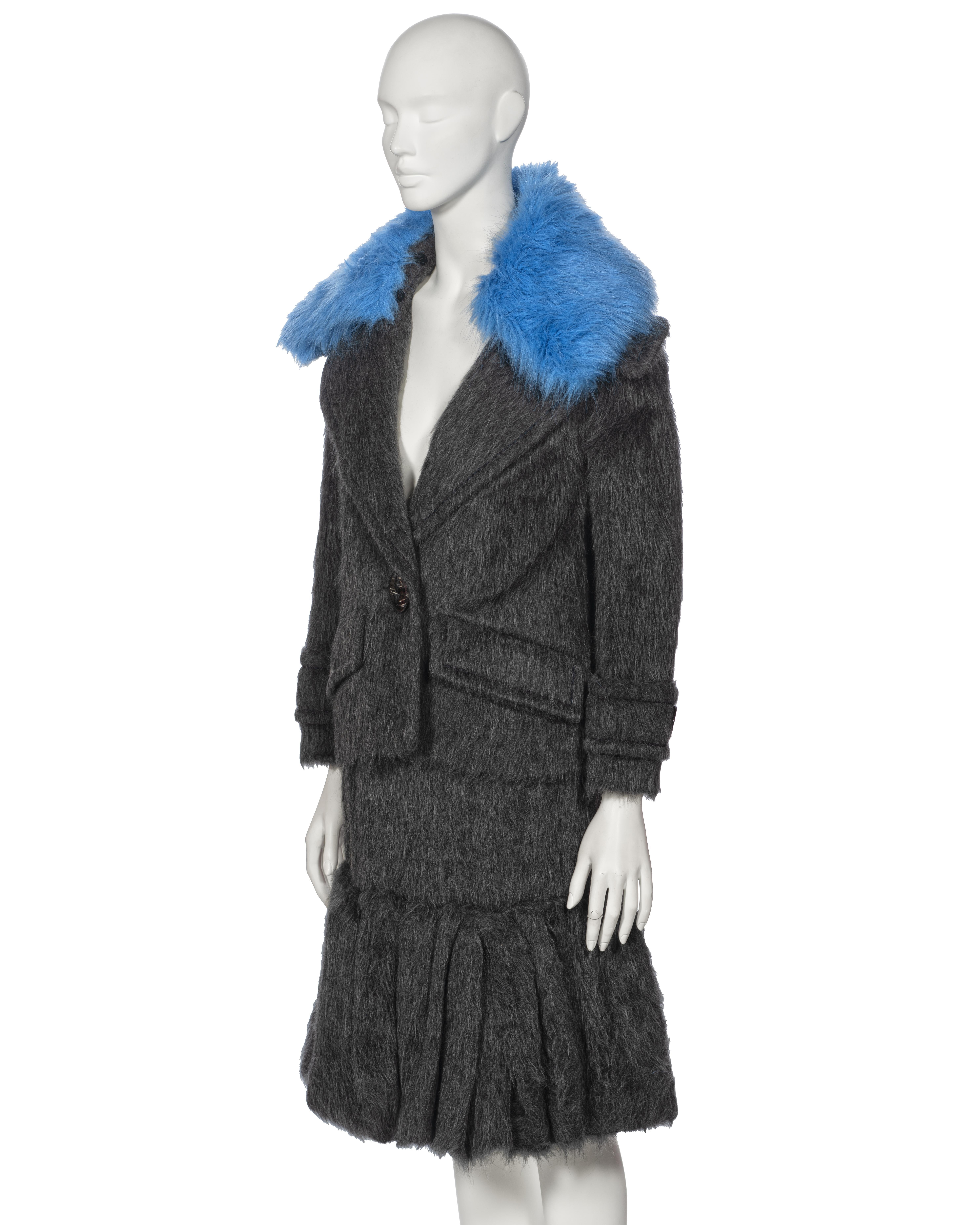 Tailleur veste et jupe en soie d'alpaga brossée grise Prada par Miuccia Prada, A/H 2017 en vente 7