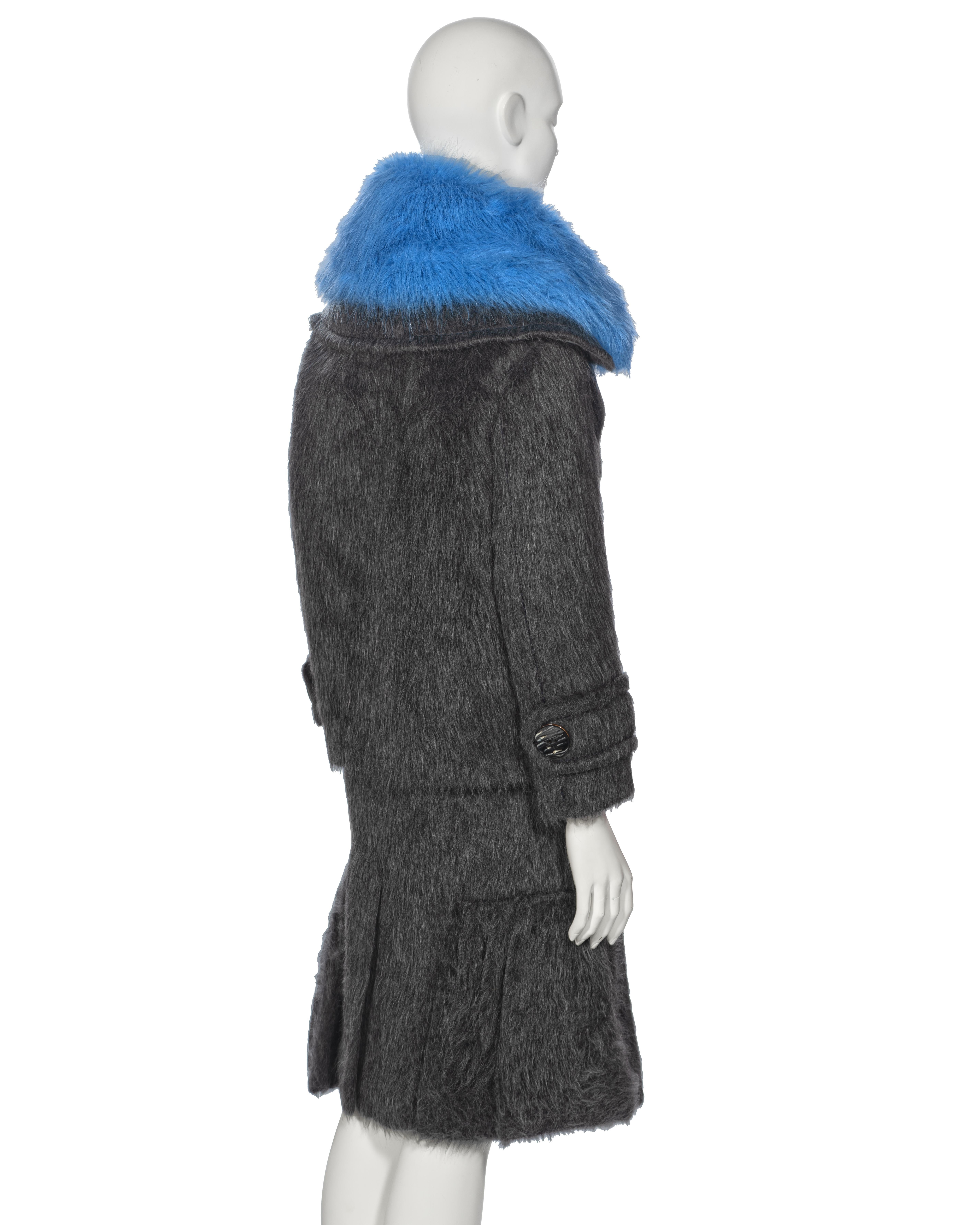 Tailleur veste et jupe en soie d'alpaga brossée grise Prada par Miuccia Prada, A/H 2017 en vente 4