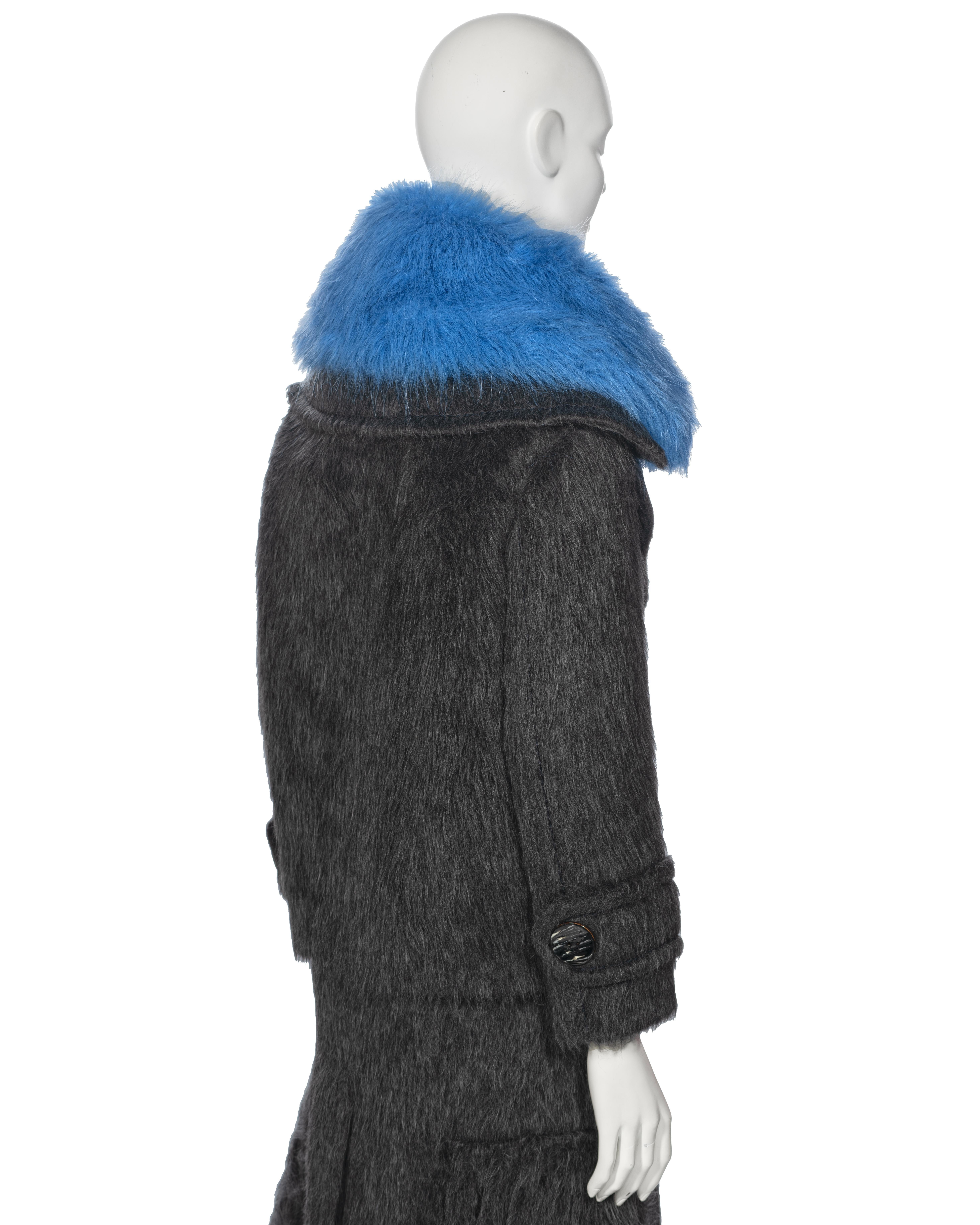 Tailleur veste et jupe en soie d'alpaga brossée grise Prada par Miuccia Prada, A/H 2017 en vente 5