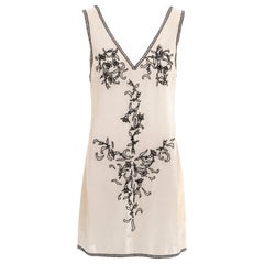 Robe droite en velours ivoire à motifs perlés Prada par Miuccia Prada, A/H 1997