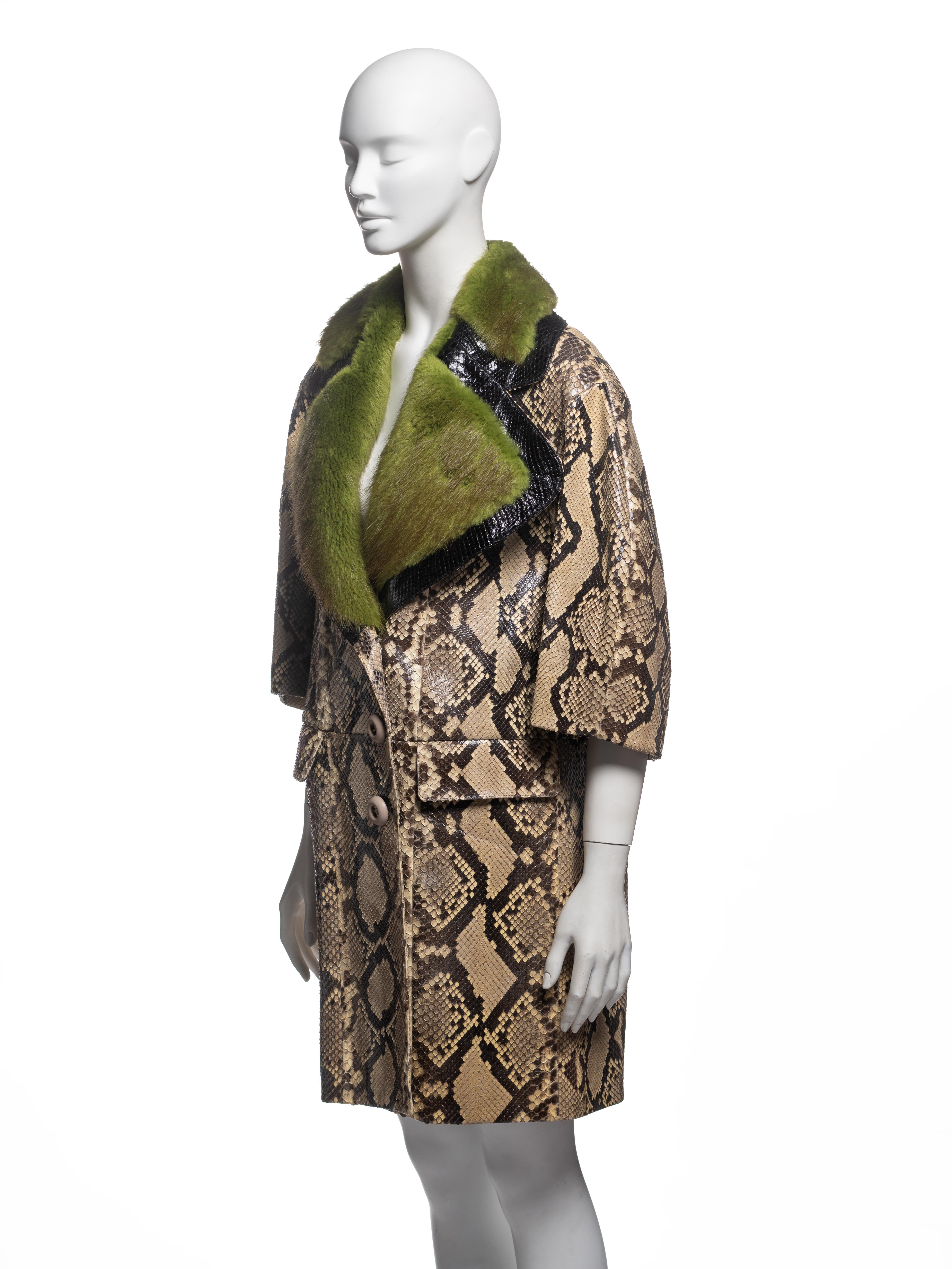 Prada by Miuccia Prada Python-Mantel mit grünem Nerzkragen, FW 2011 im Angebot 5