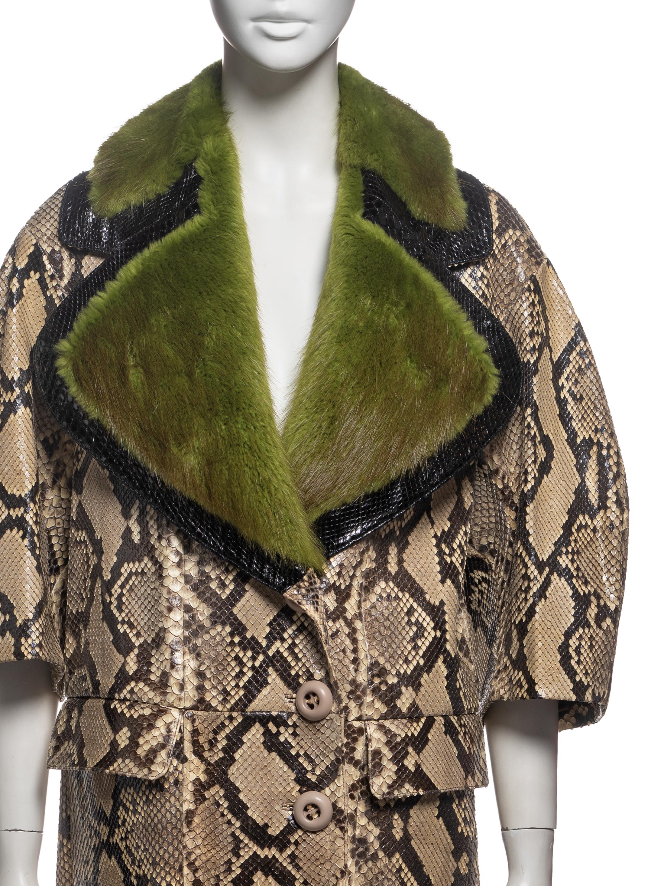 Prada by Miuccia Prada Python-Mantel mit grünem Nerzkragen, FW 2011 Damen im Angebot