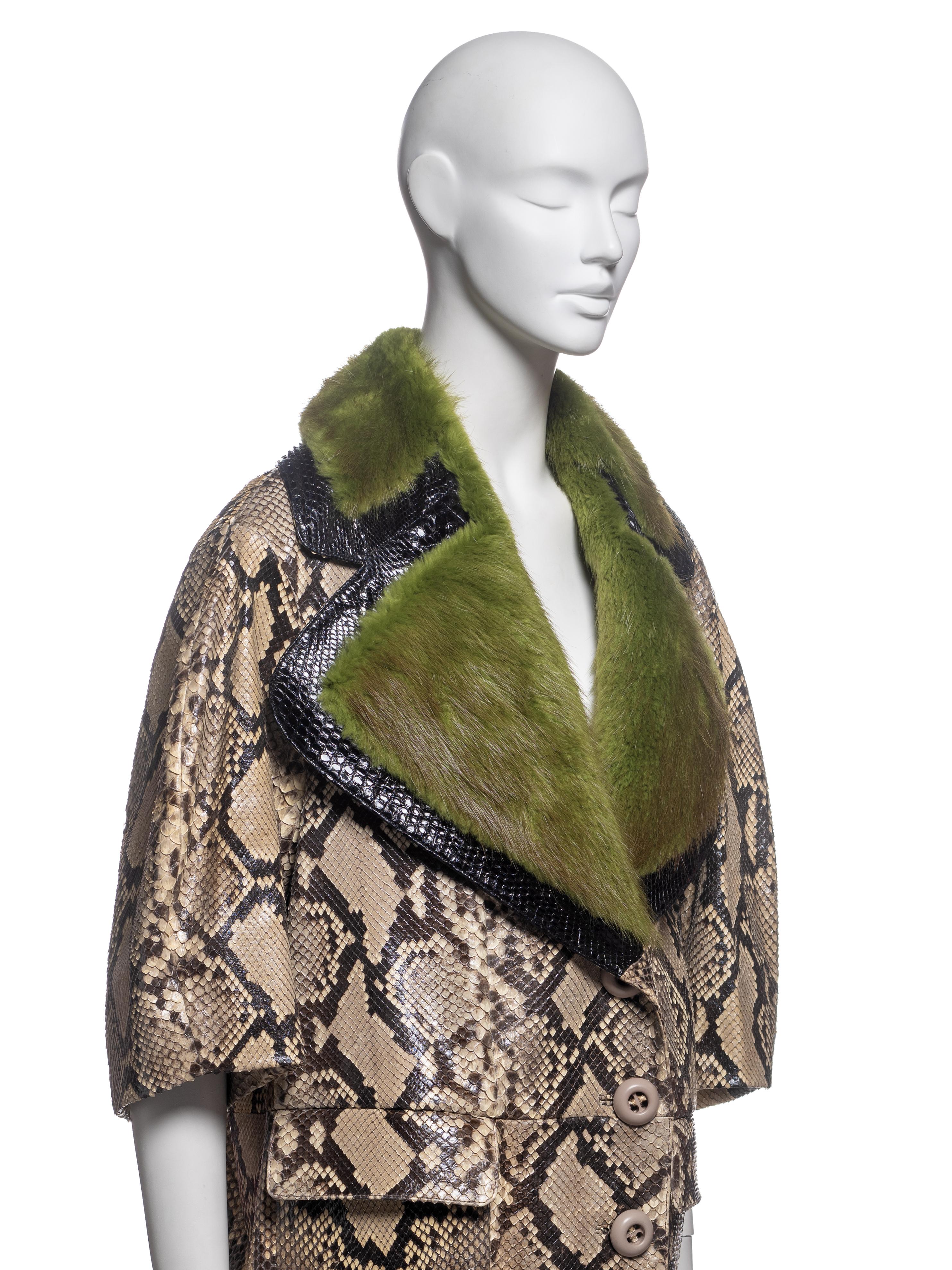 Prada by Miuccia Prada Python-Mantel mit grünem Nerzkragen, FW 2011 im Angebot 2