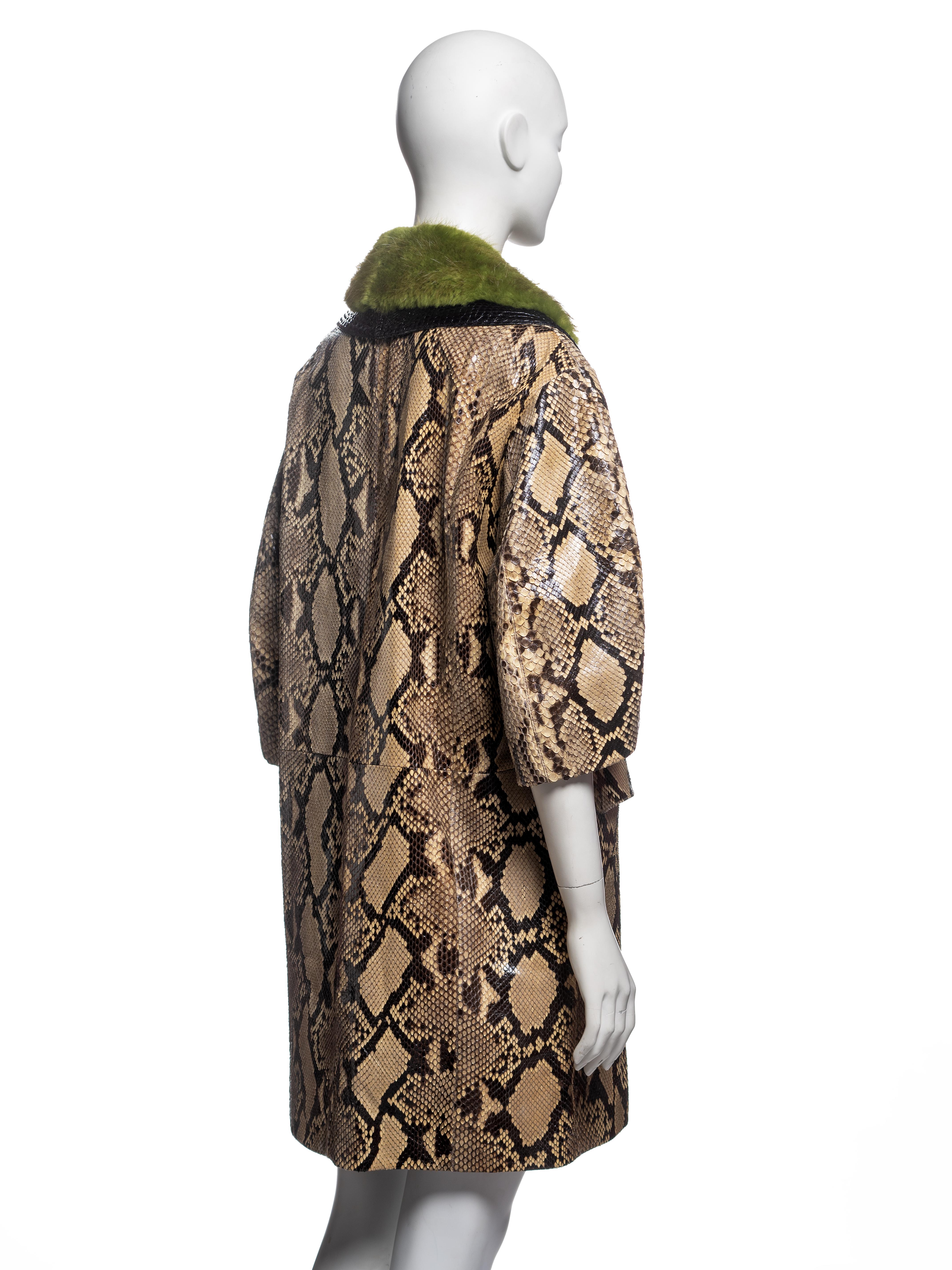 Prada by Miuccia Prada Python-Mantel mit grünem Nerzkragen, FW 2011 im Angebot 3