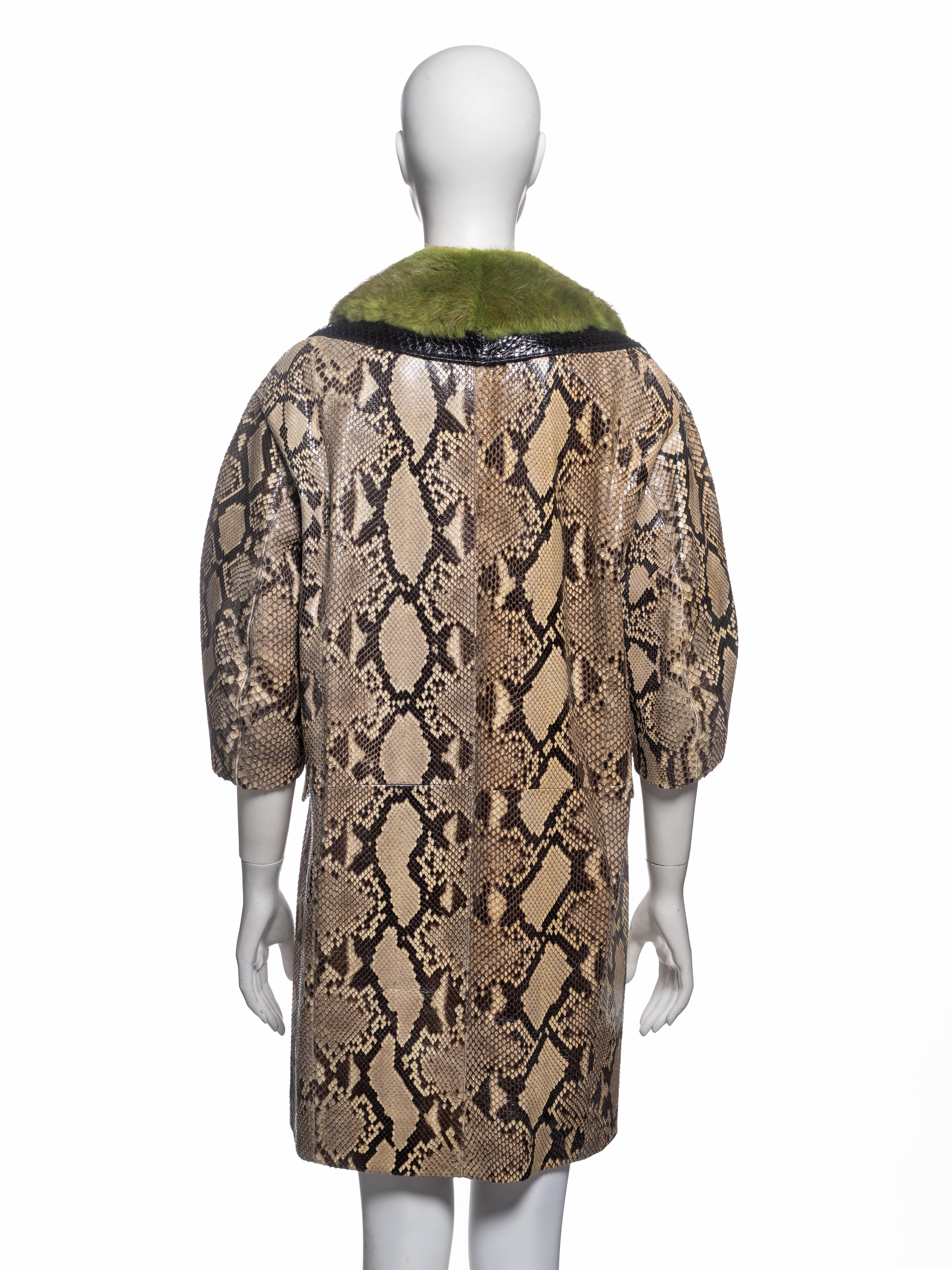 Prada by Miuccia Prada Python-Mantel mit grünem Nerzkragen, FW 2011 im Angebot 4