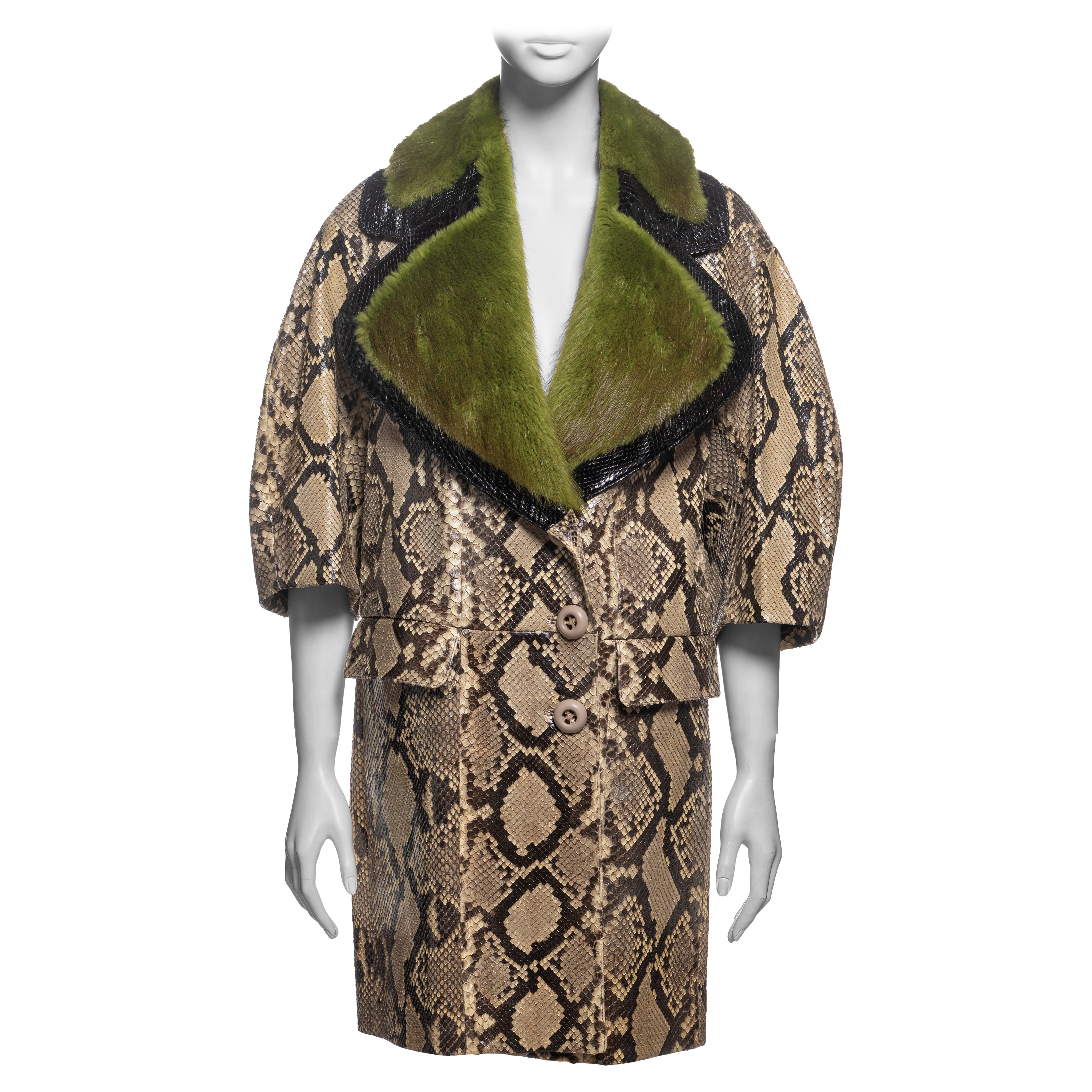 Prada by Miuccia Prada Python-Mantel mit grünem Nerzkragen, FW 2011 im Angebot