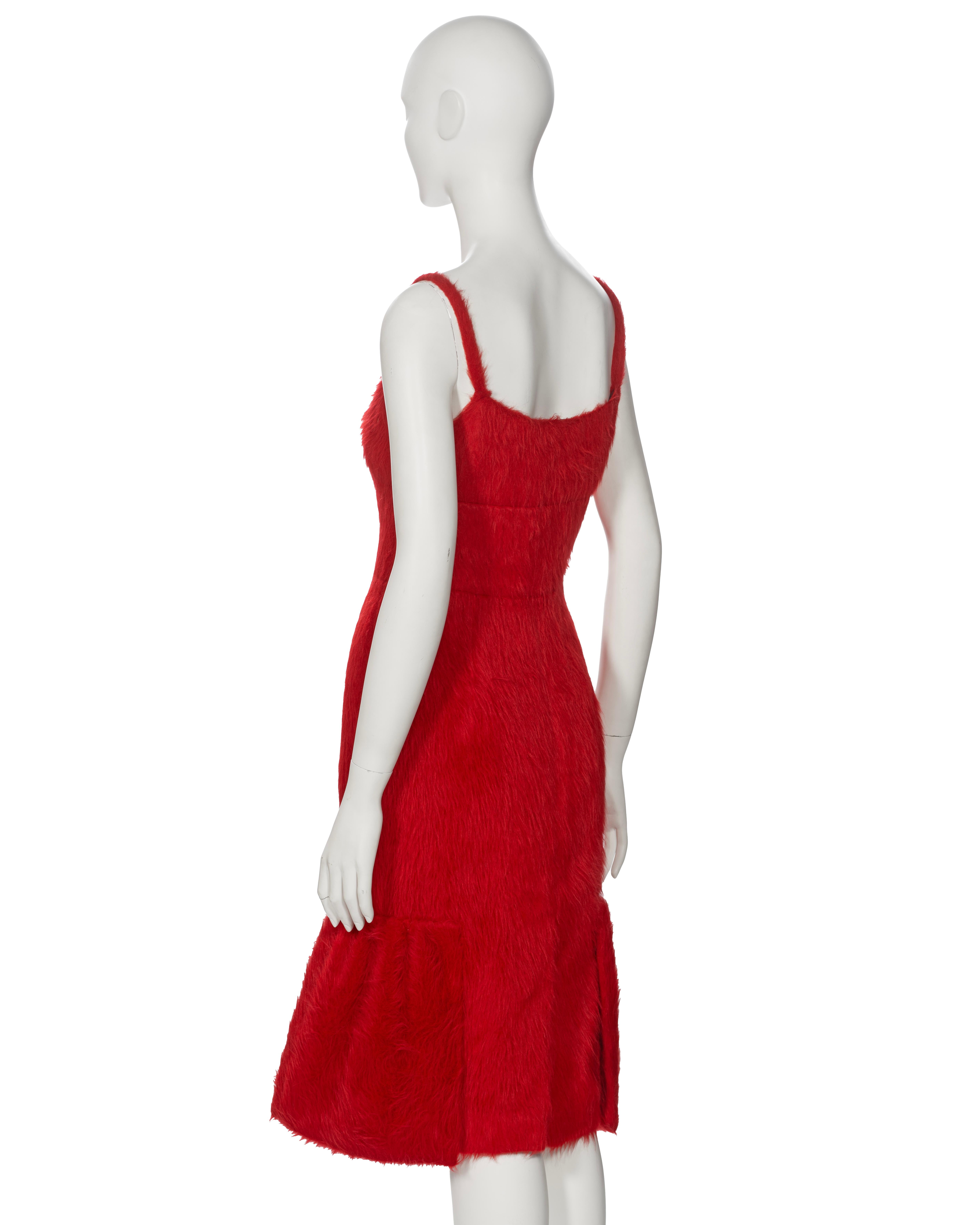 Robe de cocktail en soie d'alpaga brossée rouge Prada par Miuccia Prada, A/H 2017 en vente 6
