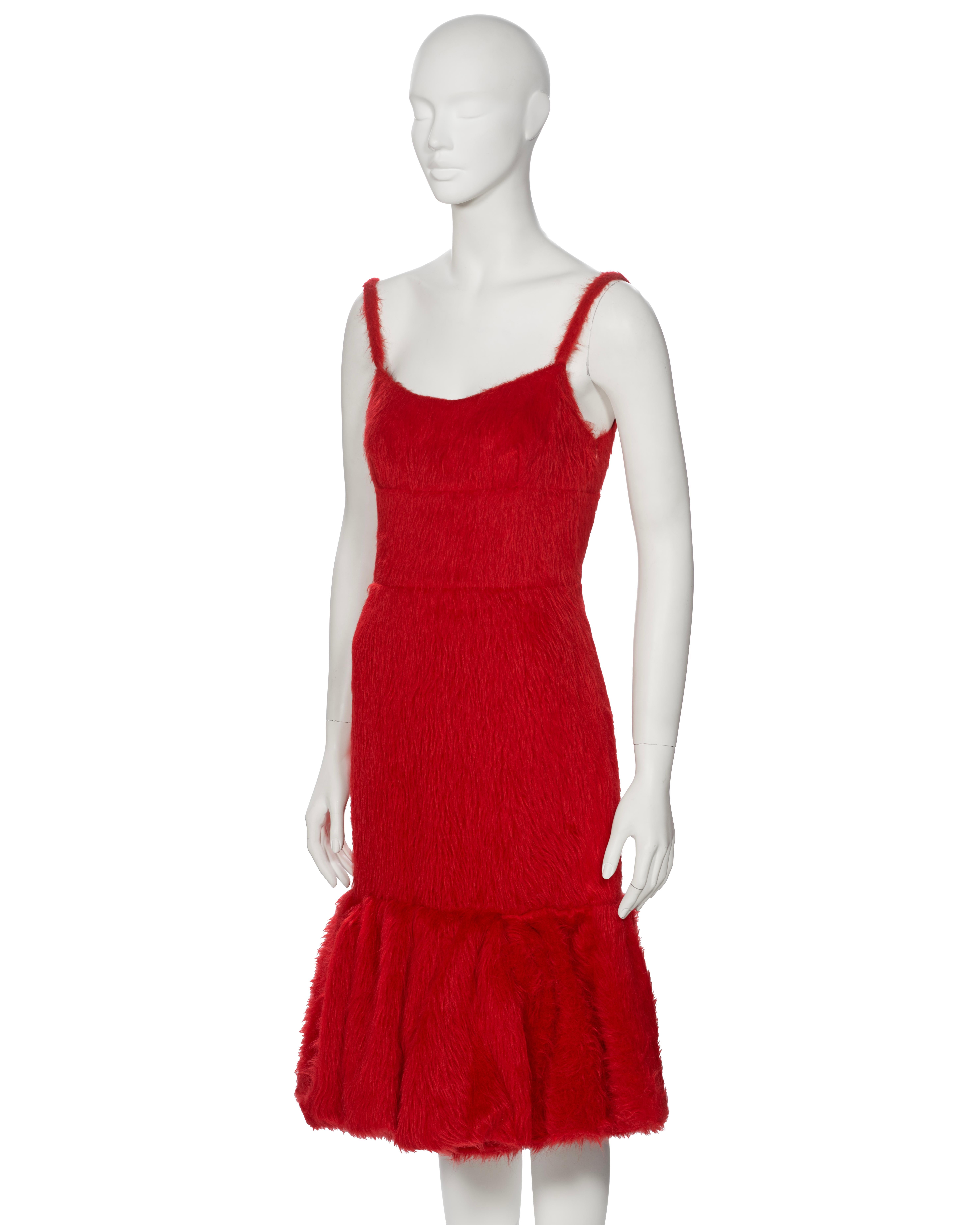 Robe de cocktail en soie d'alpaga brossée rouge Prada par Miuccia Prada, A/H 2017 en vente 7