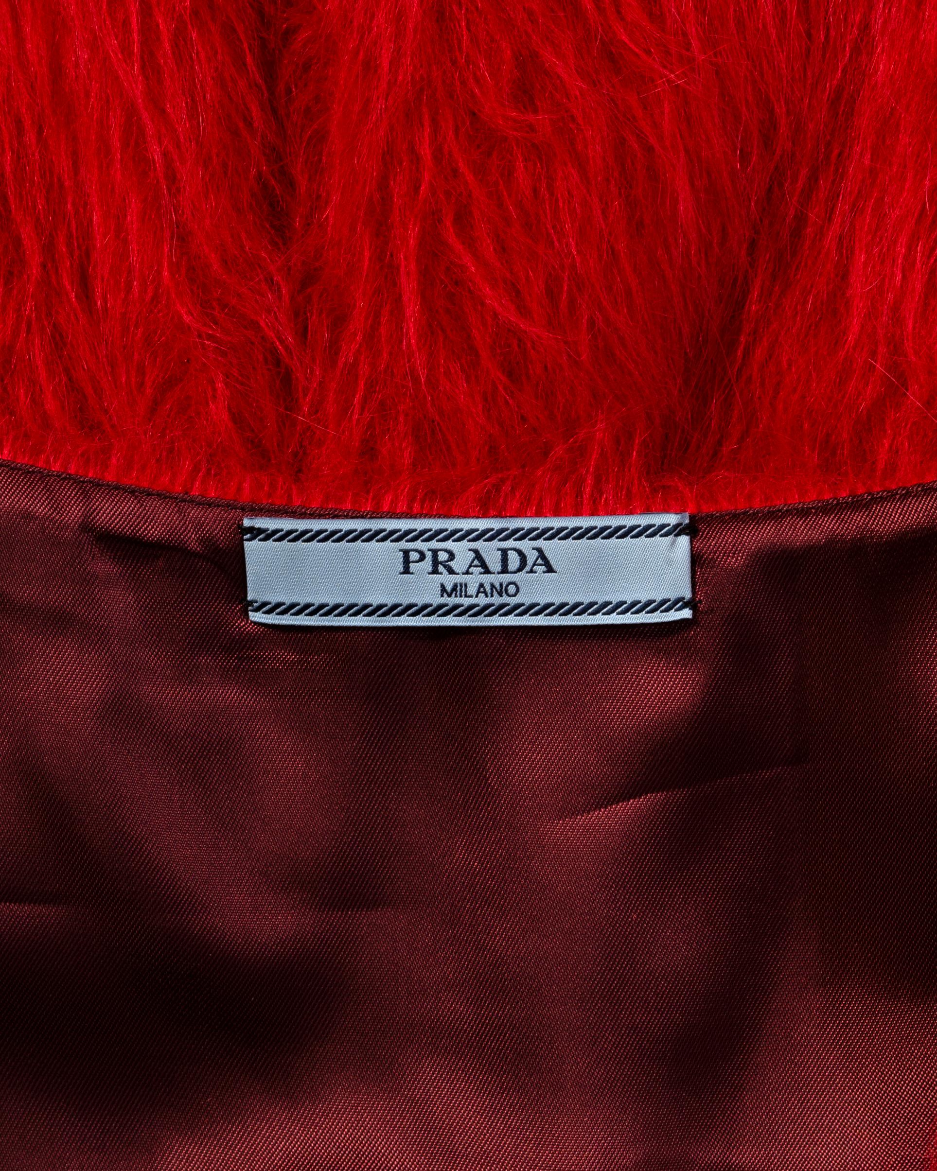 Robe de cocktail en soie d'alpaga brossée rouge Prada par Miuccia Prada, A/H 2017 en vente 8