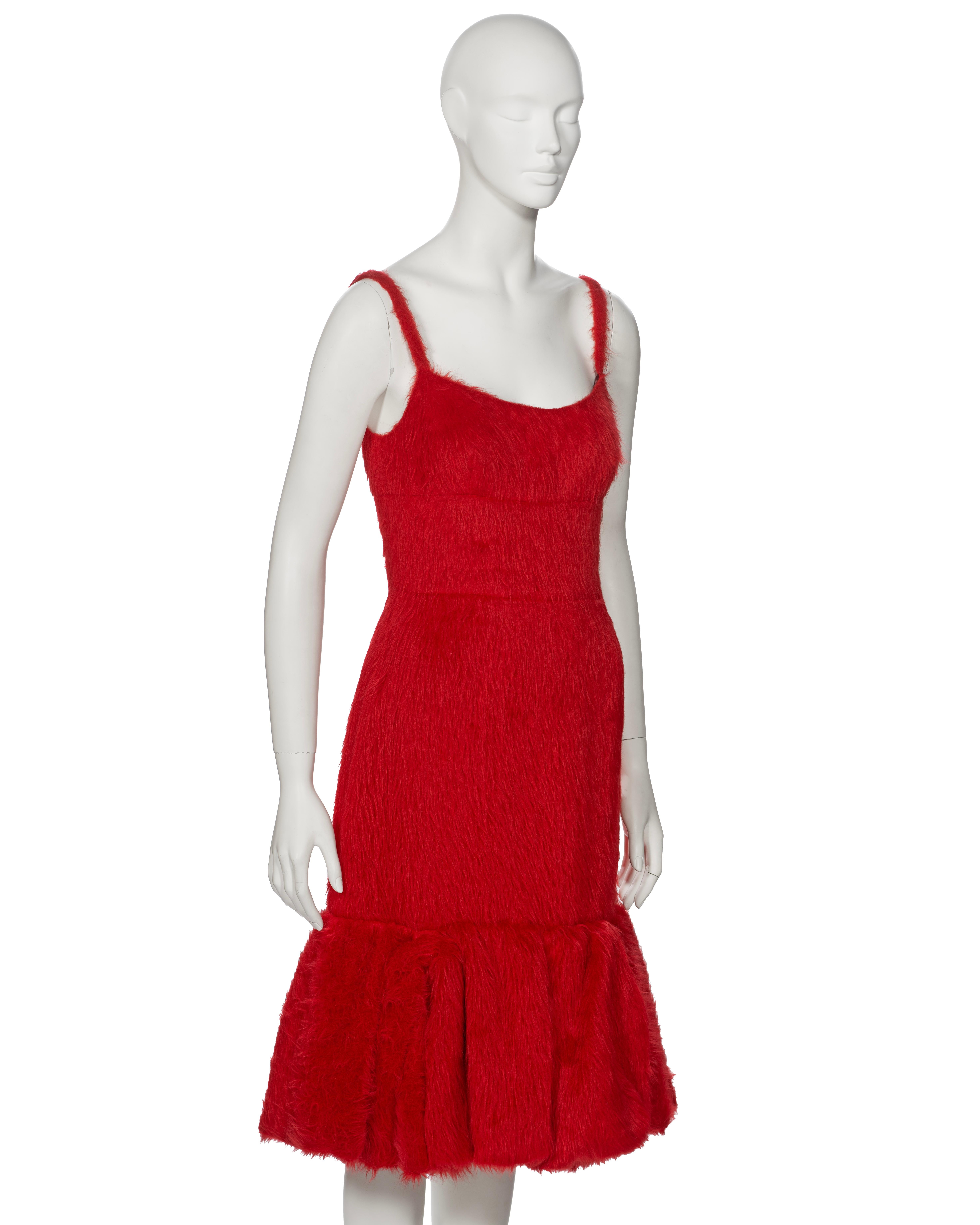 Robe de cocktail en soie d'alpaga brossée rouge Prada par Miuccia Prada, A/H 2017 en vente 2