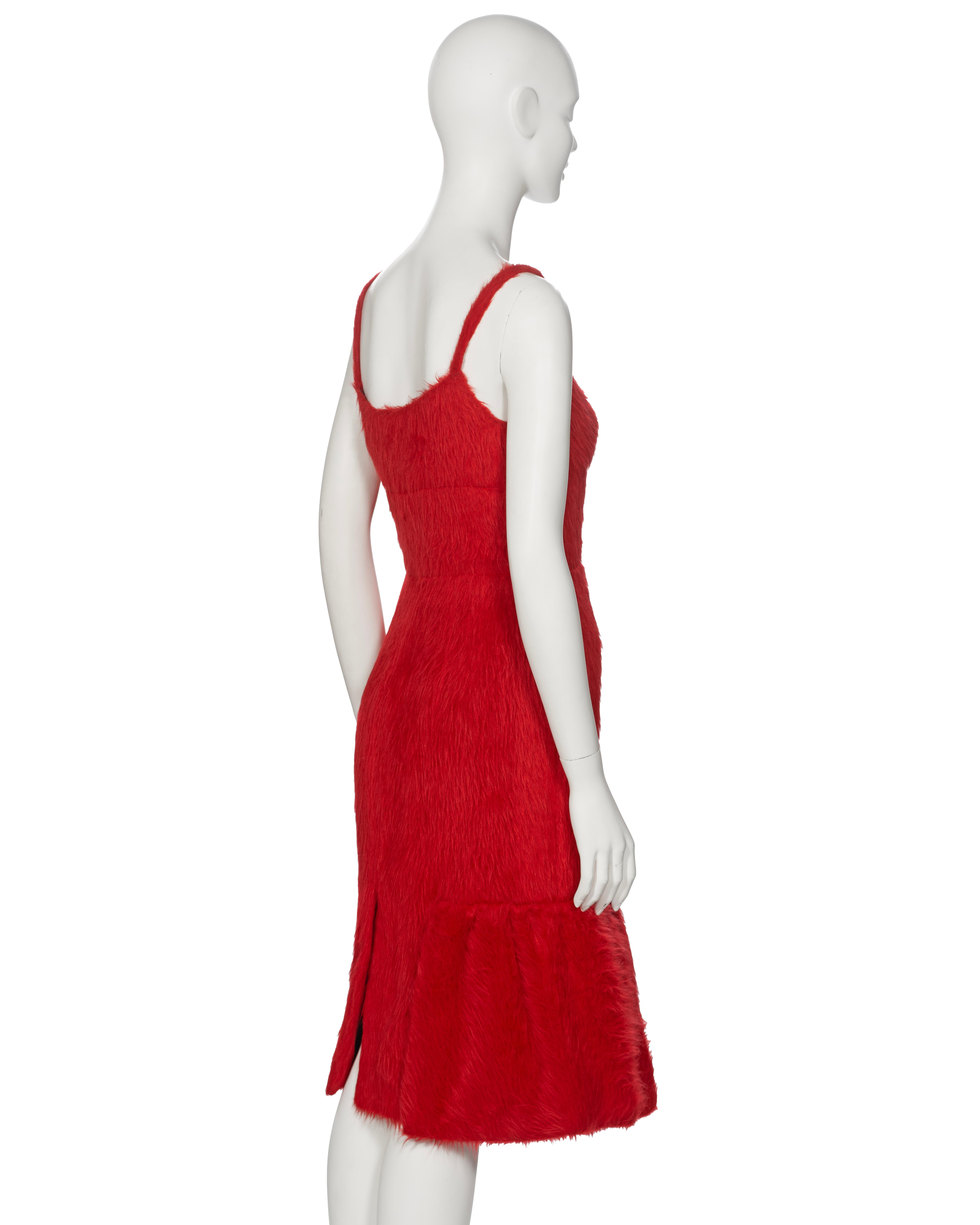 Robe de cocktail en soie d'alpaga brossée rouge Prada par Miuccia Prada, A/H 2017 en vente 4