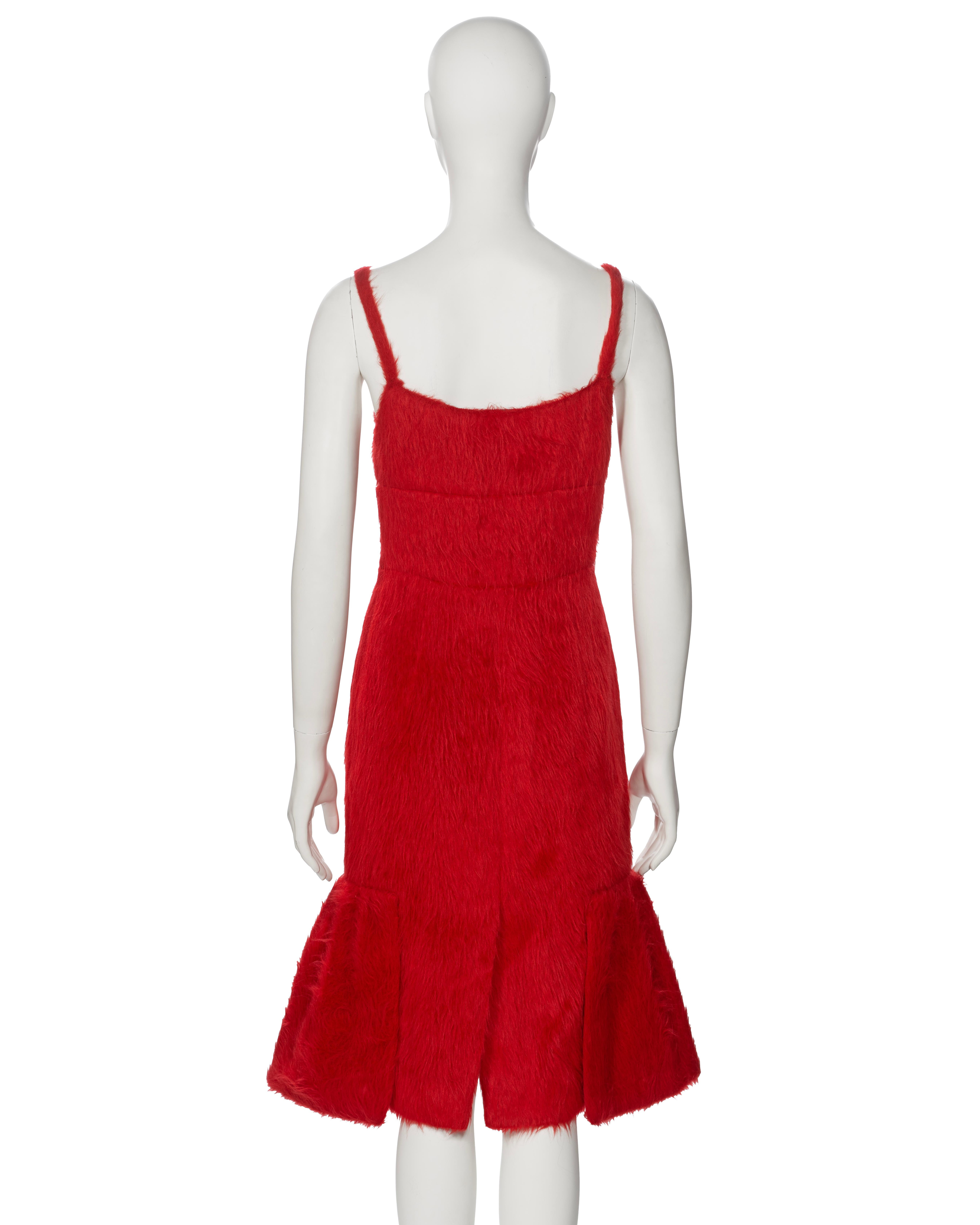 Robe de cocktail en soie d'alpaga brossée rouge Prada par Miuccia Prada, A/H 2017 en vente 5