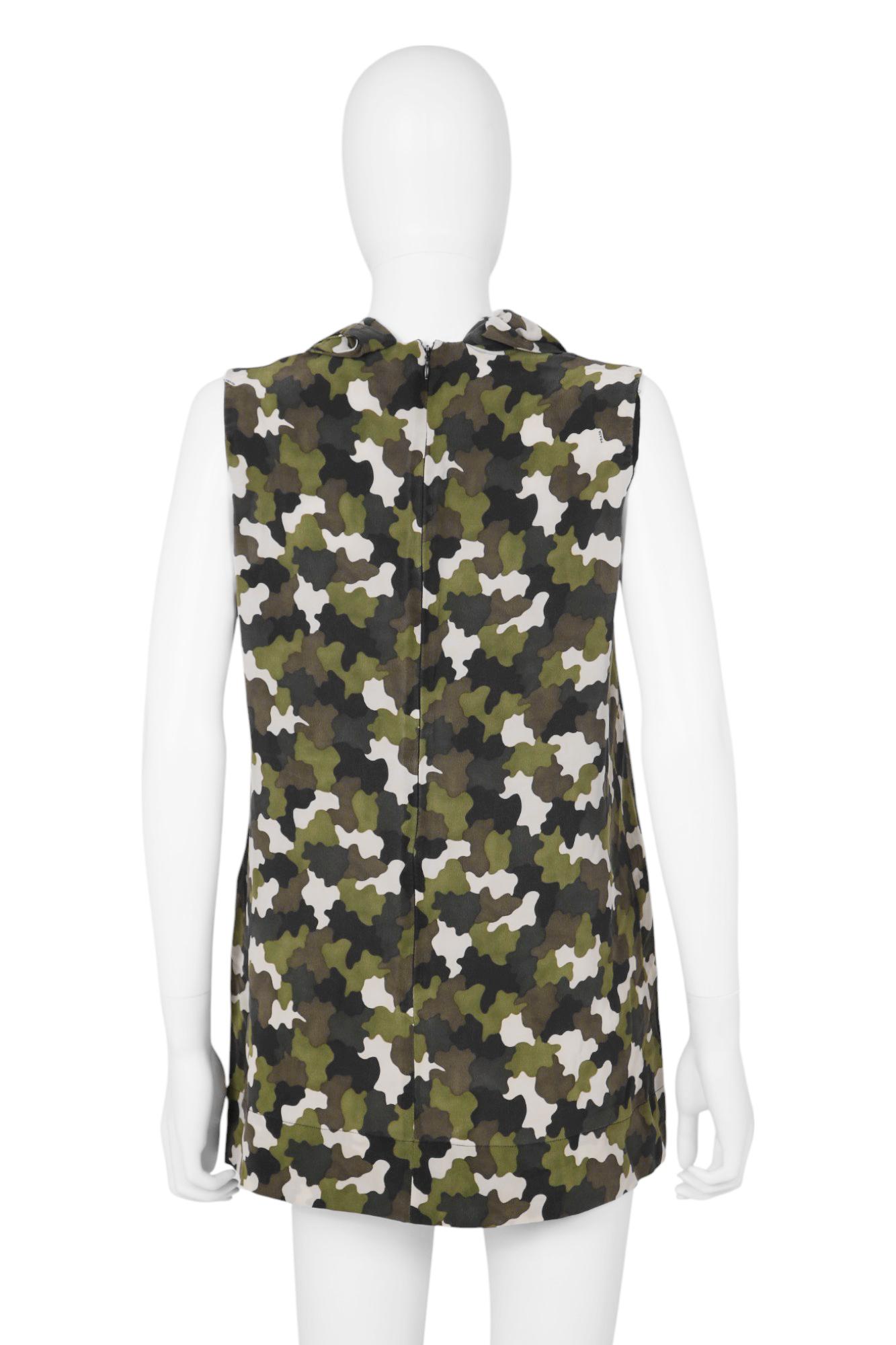 Prada by Miuccia PRE-OTOÑO 2010 Top relajado con cordones de camuflaje Gris en venta