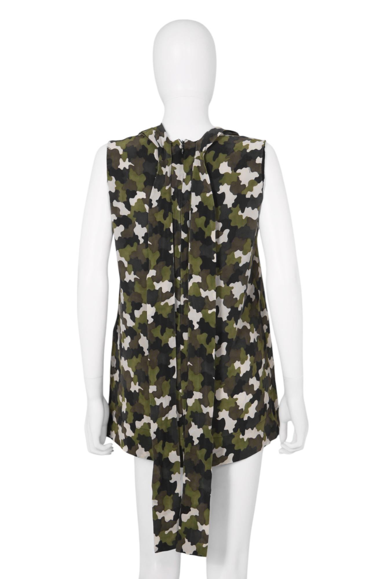 Prada by Miuccia PRE-OTOÑO 2010 Top relajado con cordones de camuflaje en Excelente estado para la venta en Caserta, IT