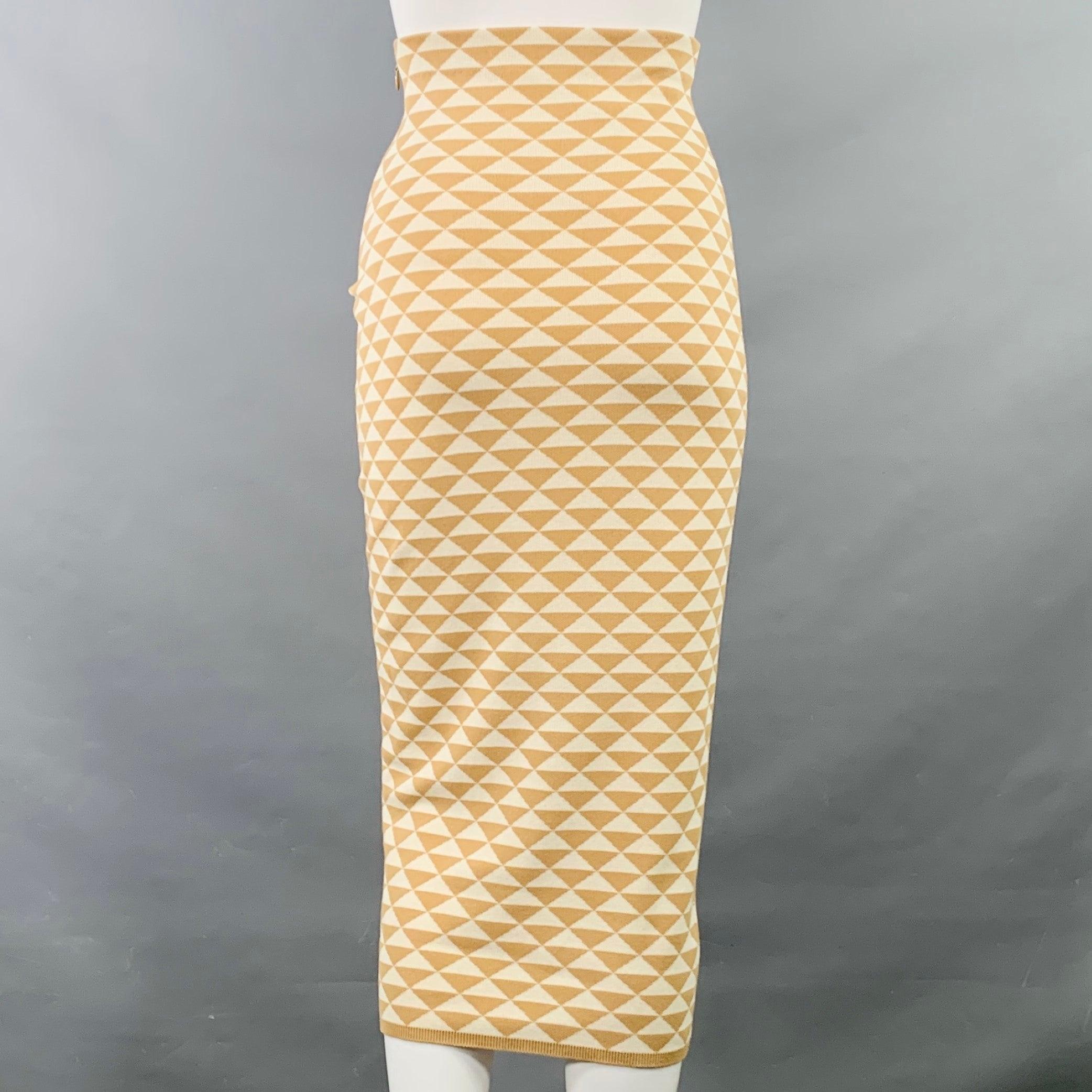 Gonna a matita PRADA by Raf Simons 2023
in maglia di cotone beige e crema con motivo a triangolo, vita alta e chiusura con cerniera laterale invisibile. 

Contrassegnato:   dimensioni non segnate 

Misure: 
  Vita: 24 - 27 pollici Fianco: 32 - 36