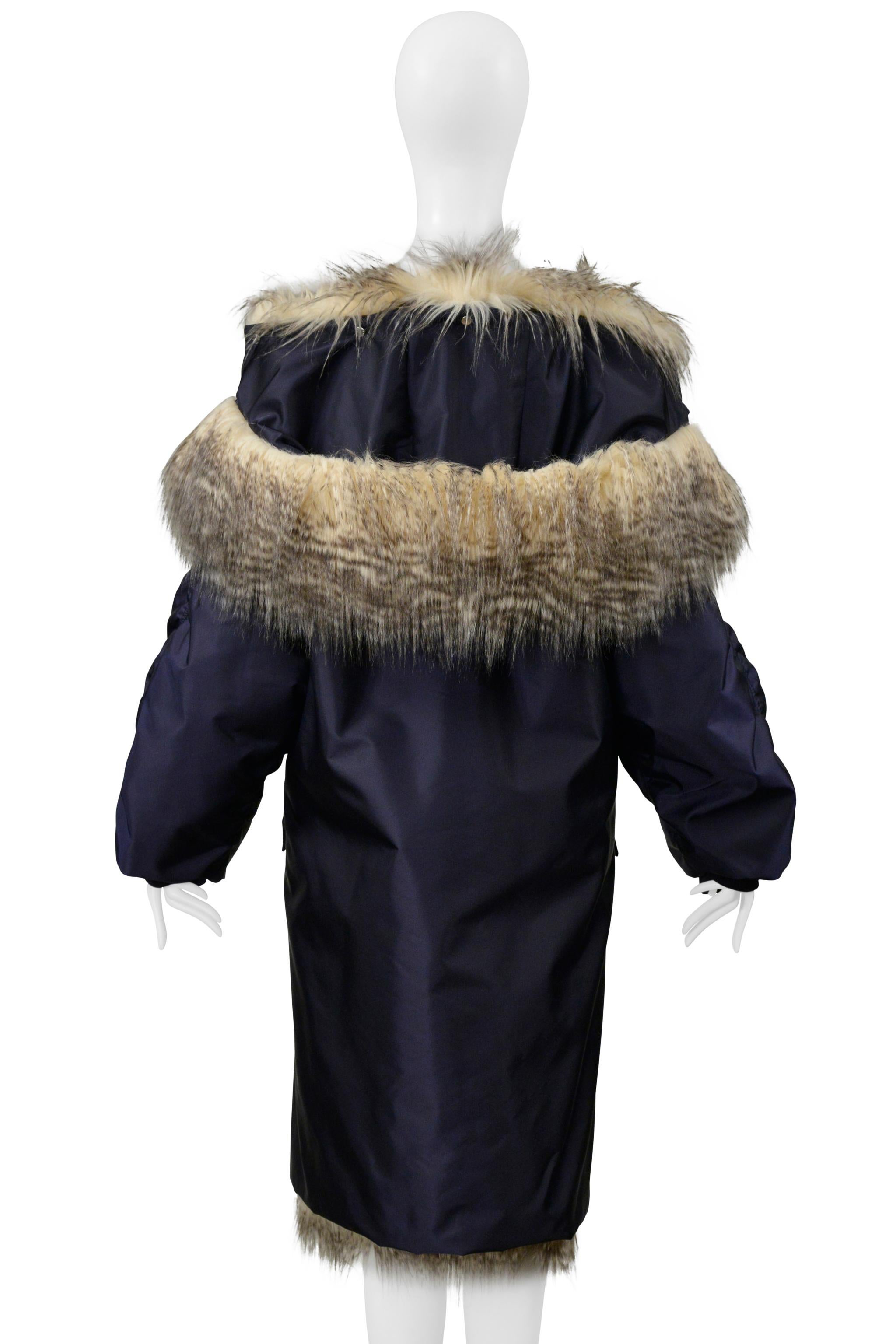Prada By Raf Simons Manteau bombardier bleu avec fausse fourrure et capuche 2021 en vente 7
