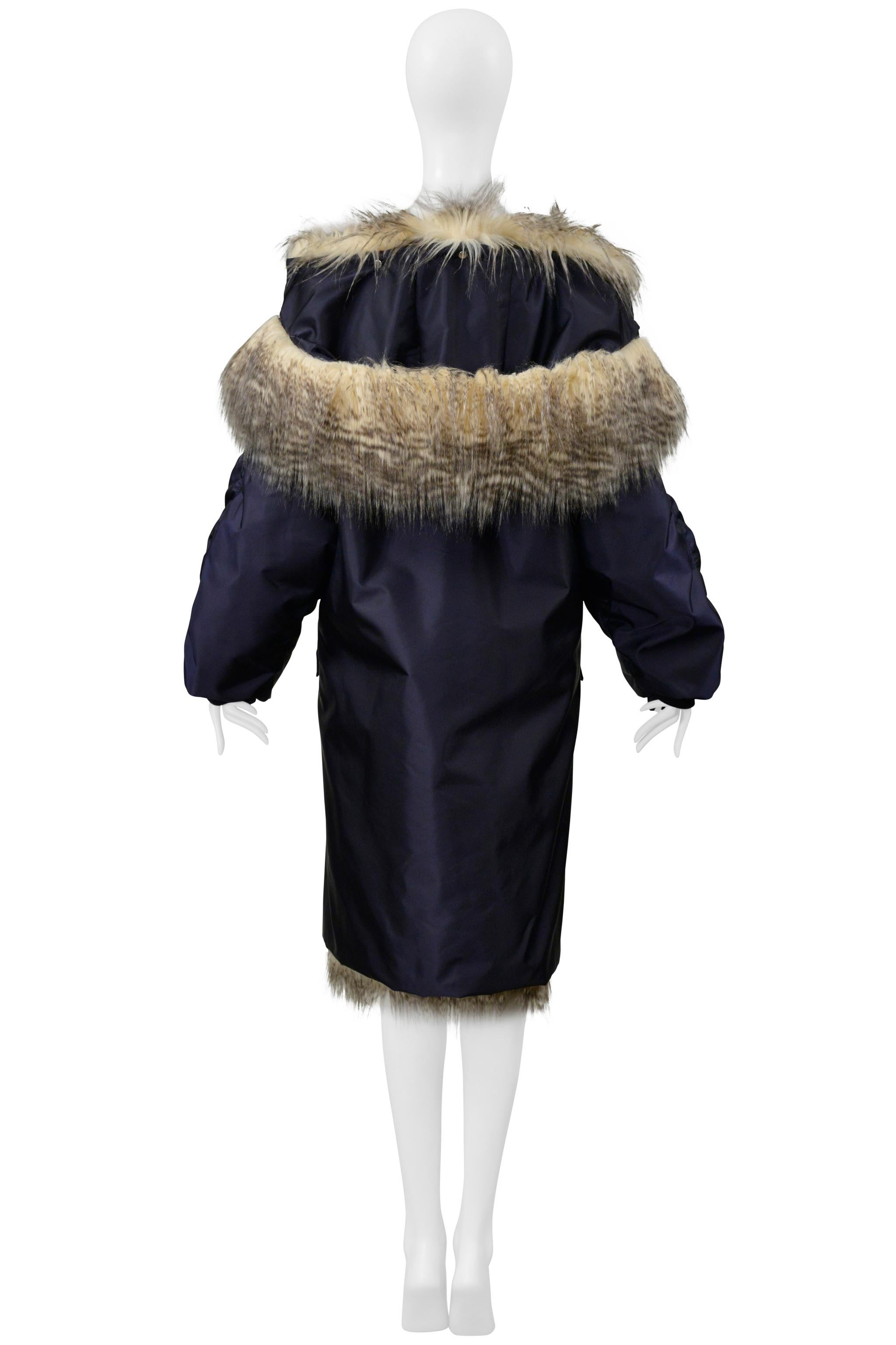 Prada By Raf Simons Manteau bombardier bleu avec fausse fourrure et capuche 2021 en vente 8
